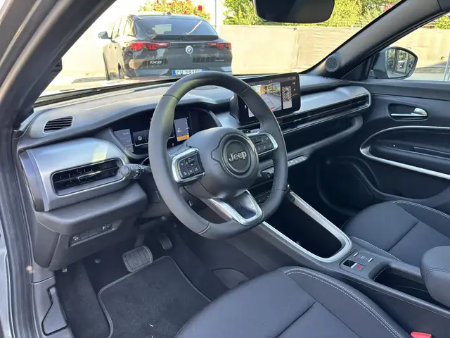 Jeep Avenger view 13