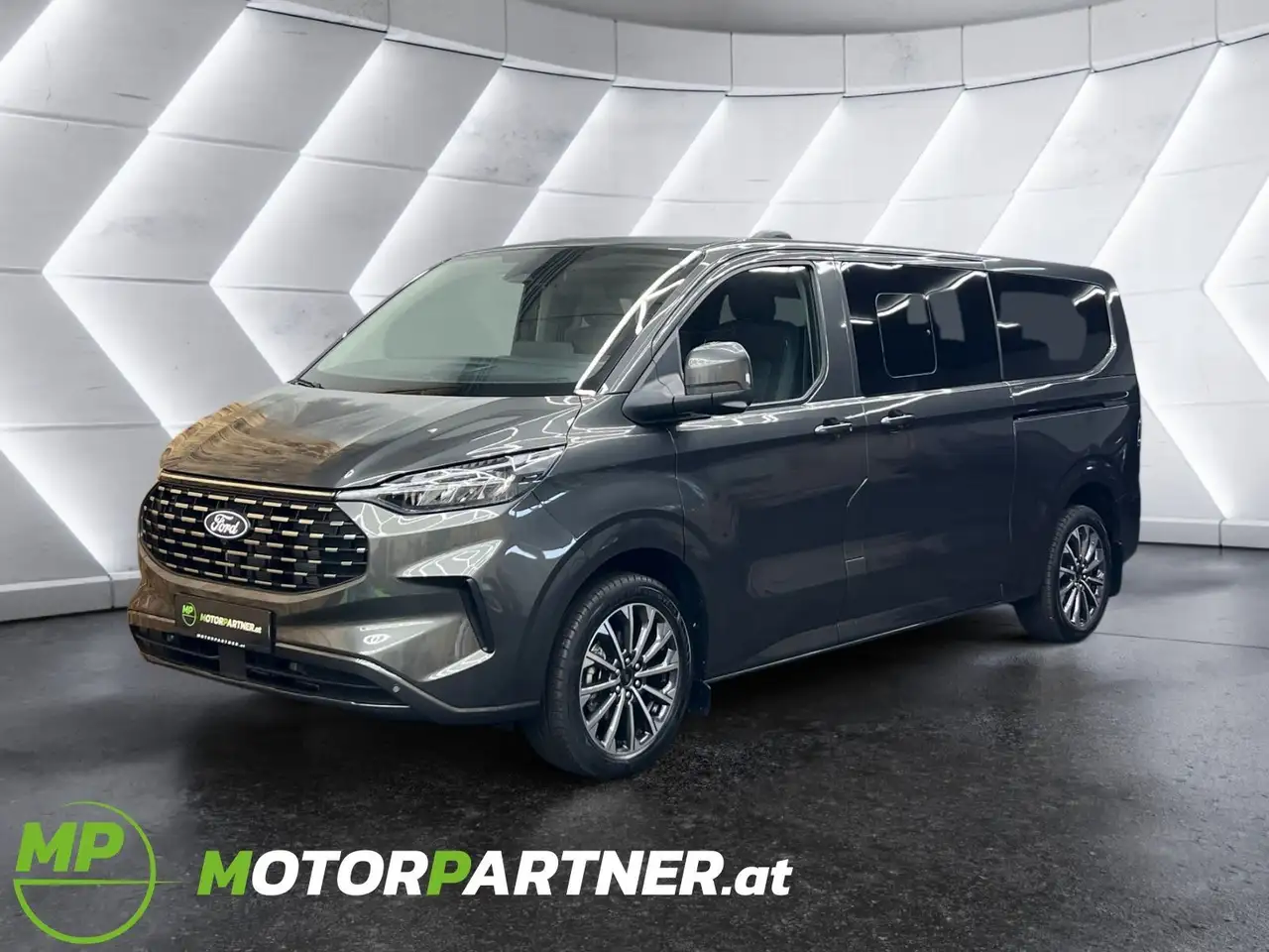 Ford Tourneo Custom Titanium Bus *8-Sitze* L2