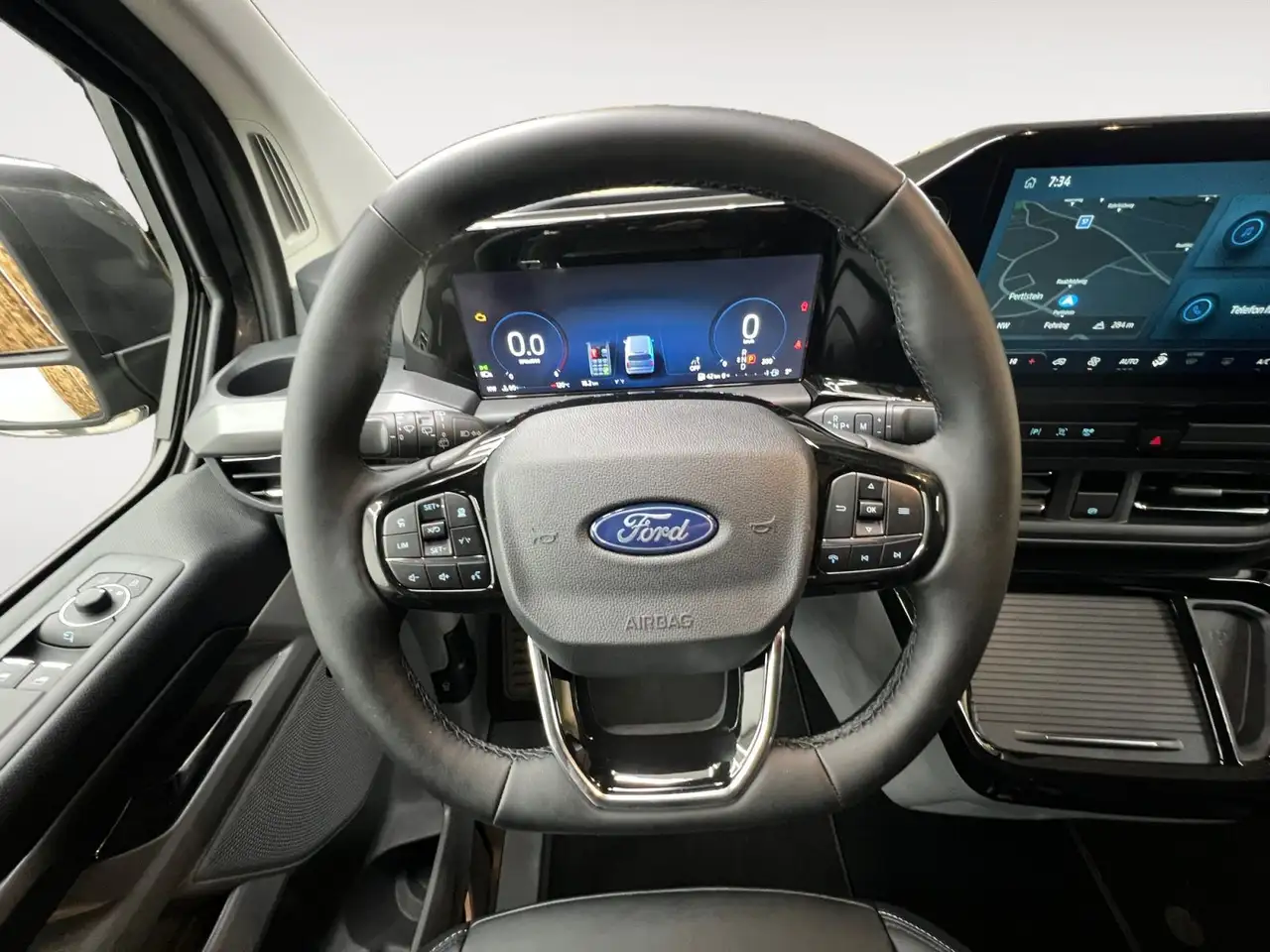 Ford Tourneo Custom 2026 — фото 13