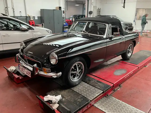 MG MGB 1800 Essence Oldtimer restaurée