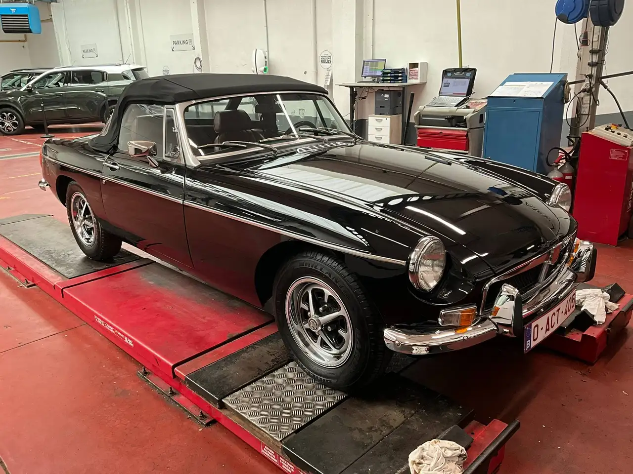 MG MGB 1800 Essence Oldtimer restaurée, foto 2
