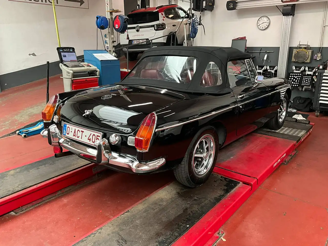 MG MGB 1800 Essence Oldtimer restaurée, foto 3