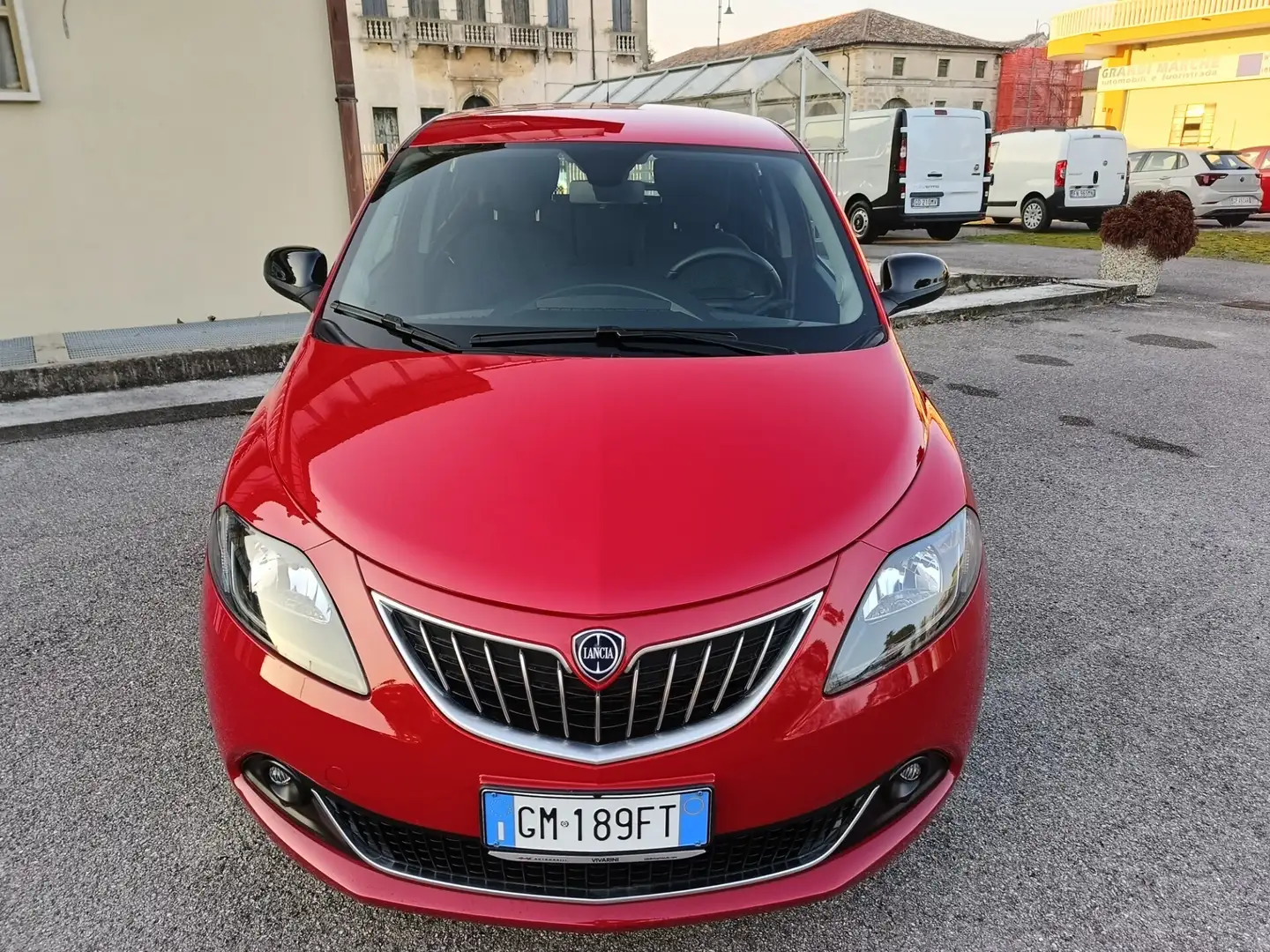 Lancia Ypsilon 1.2 69 CV 5 porte GPL Gold Rojo - 2