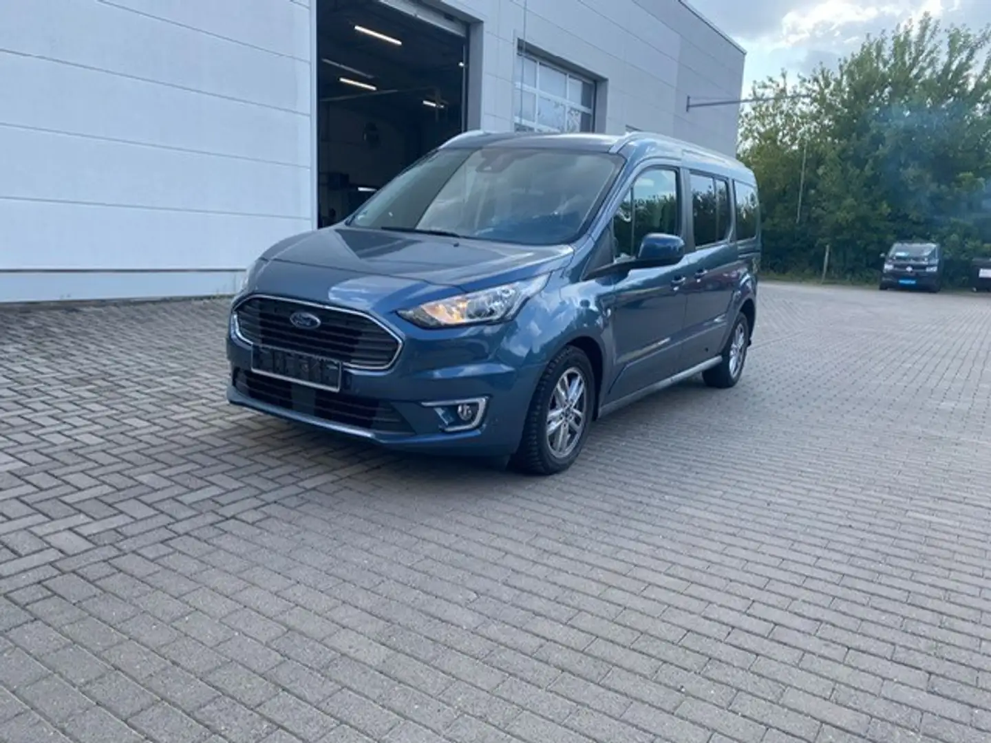 Ford Grand Tourneo Connect 1.5 TDCi Titanium 7-Sitzer PANO AHK Albastru - 2