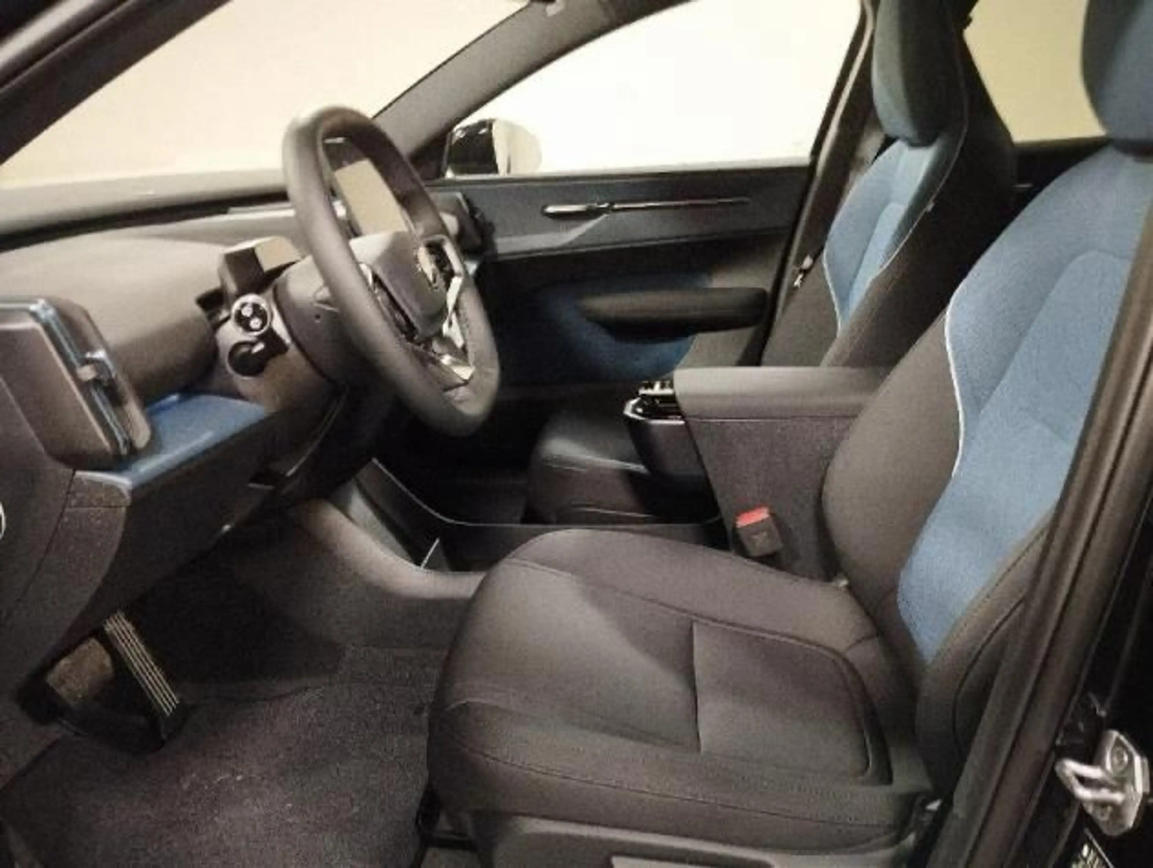 Volvo EX30 Plus Pure Electric*WINTERPAKET* — photo 5