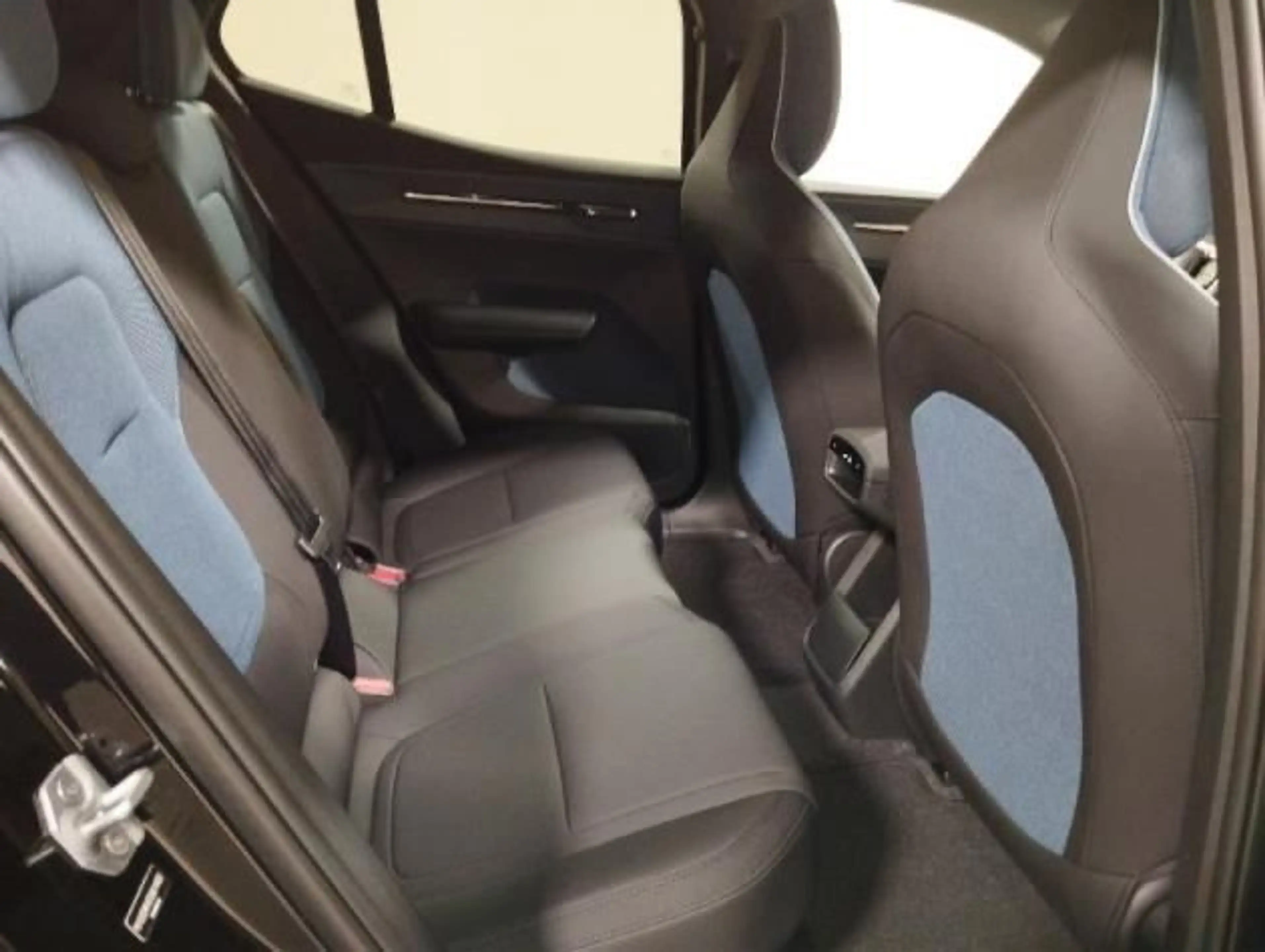 Volvo EX30 Plus Pure Electric*WINTERPAKET* — photo 6