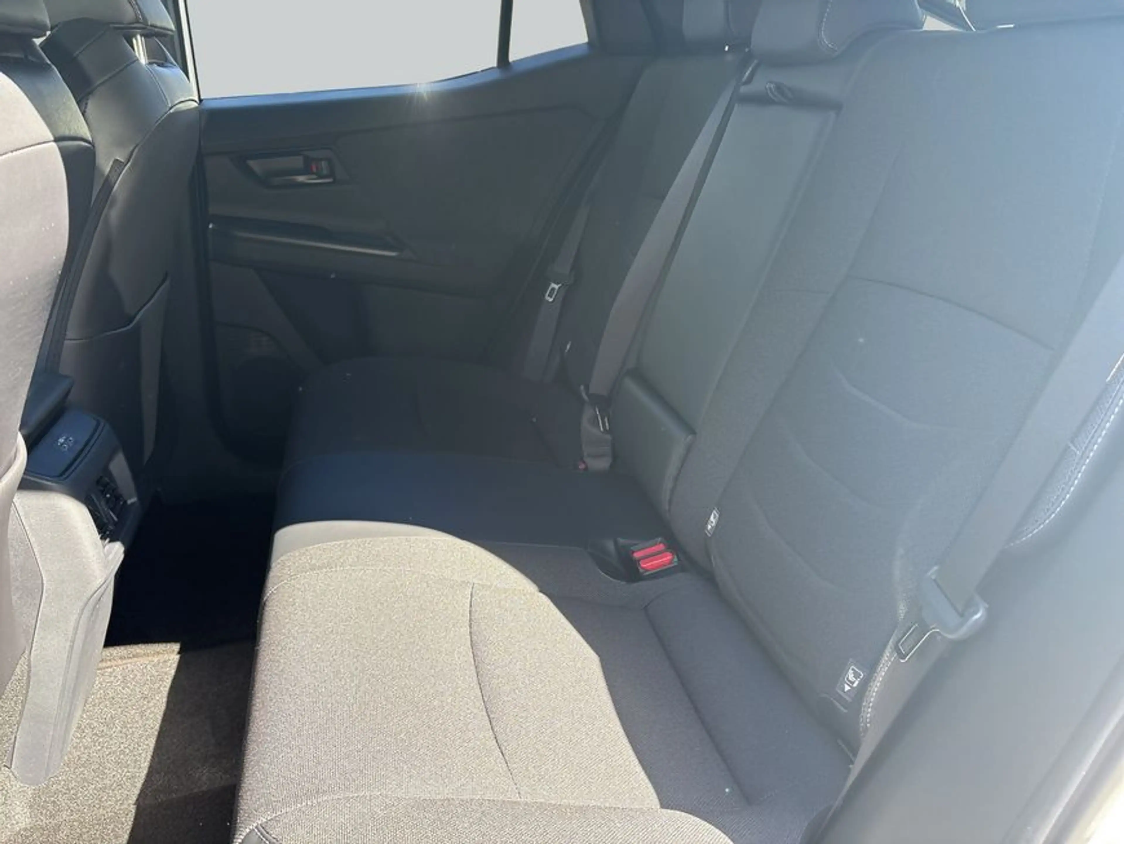Toyota C-HR+ + 77kWh Teamplayer Navi Kamera LED — photo 12