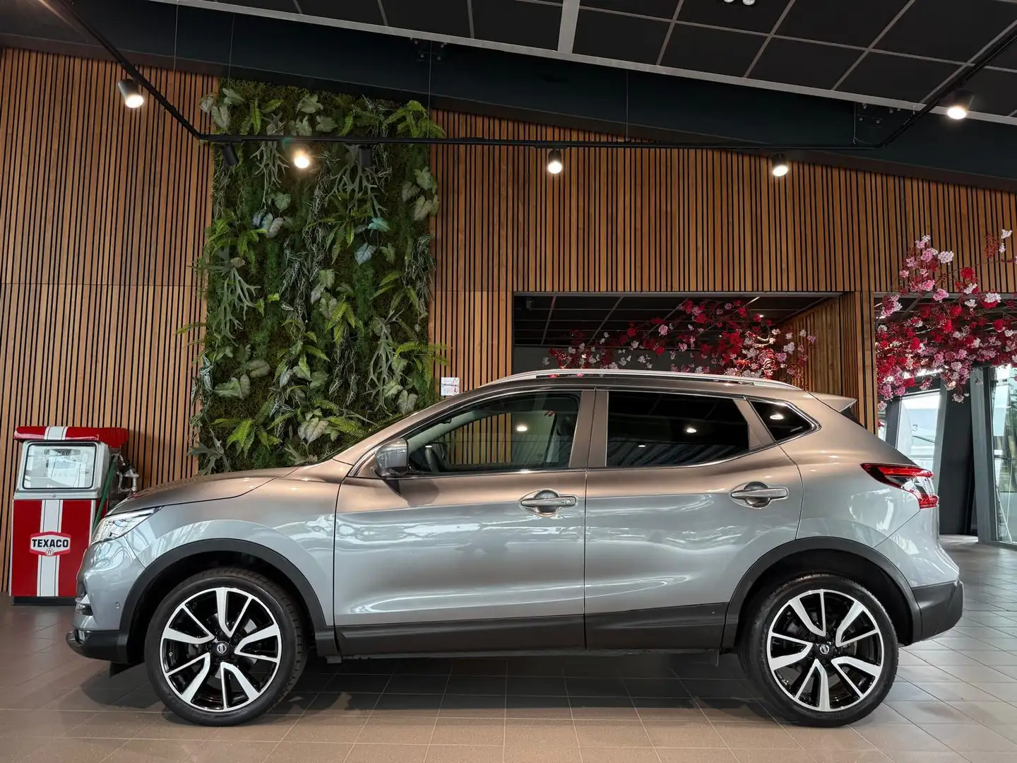 Nissan Qashqai 1.3 DIG-T Tekna Grijs - 2