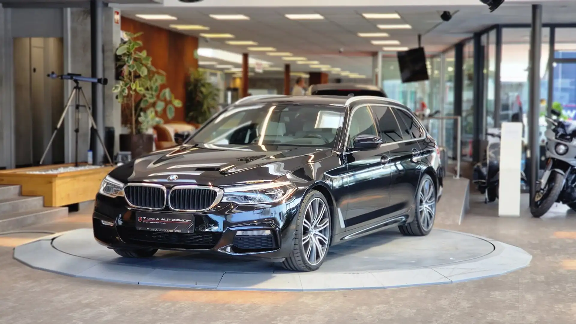 BMW 530 d xDrive M-Paket Touring Aut. *Head-up*Kamera*Navi Black - 1