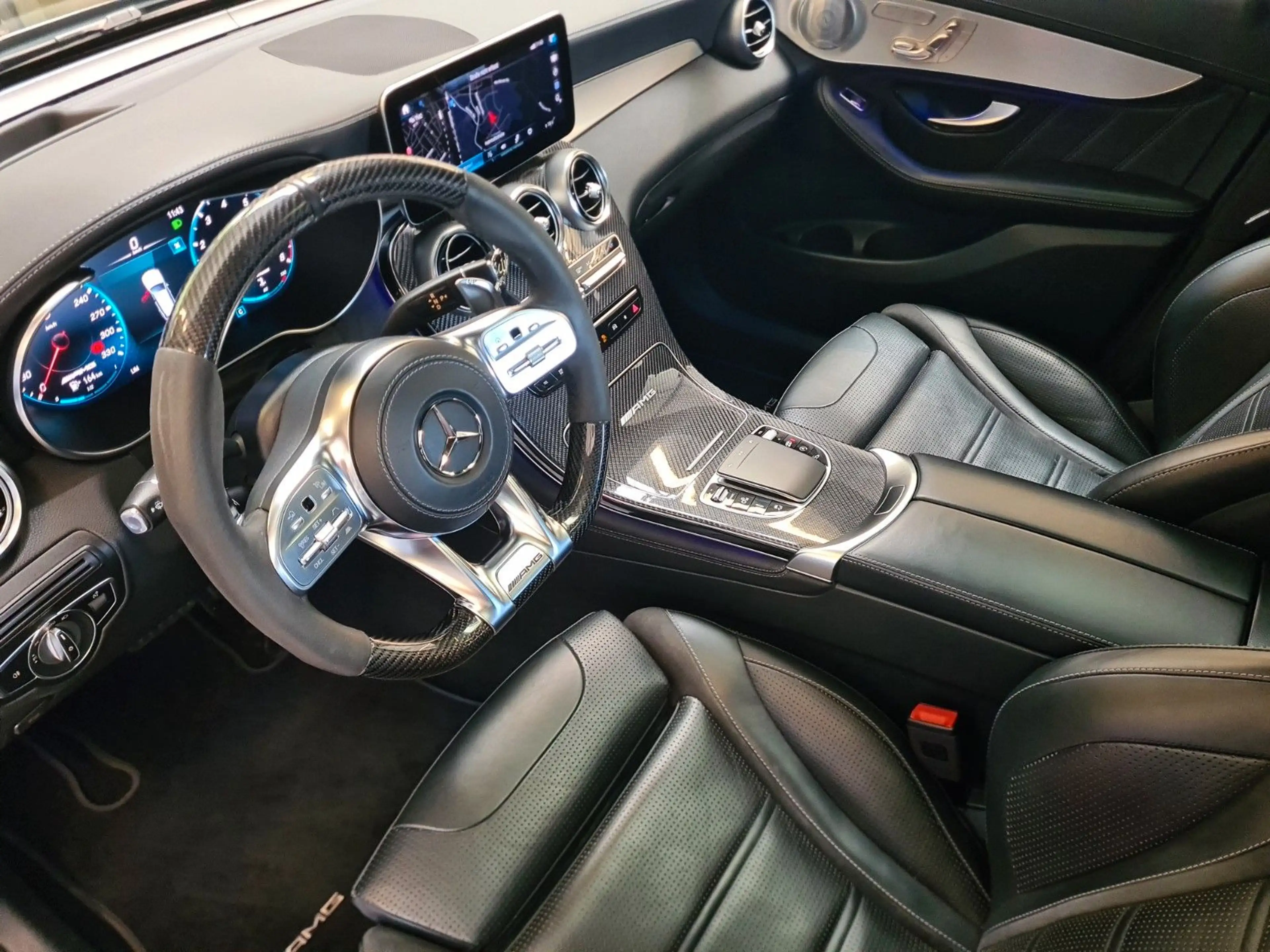 Mercedes-Benz GLC 63 AMG 4Matic*Autom.*Navi*Kamera*Panorama* — photo 11