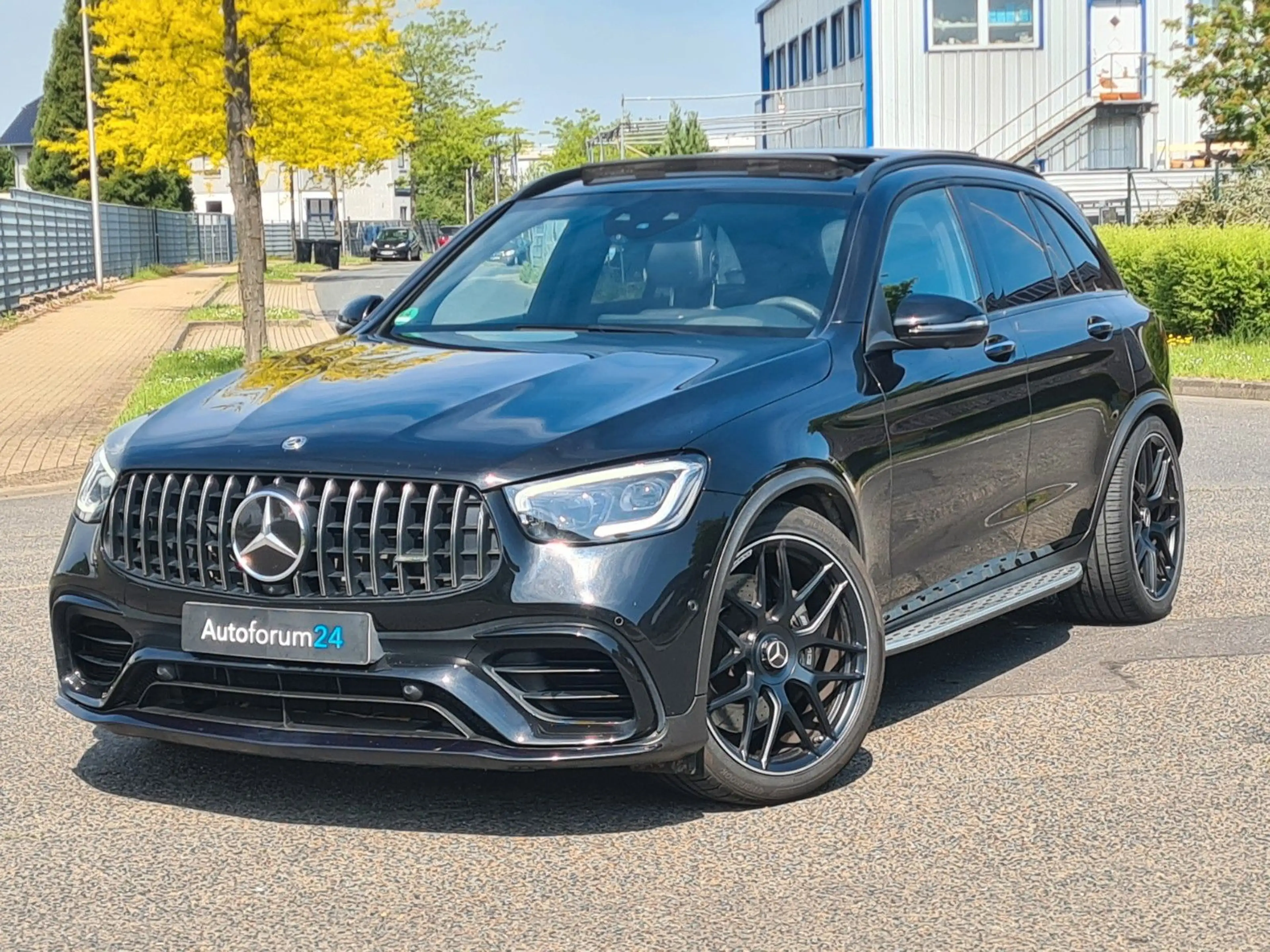 Mercedes-Benz GLC 63 AMG 4Matic*Autom.*Navi*Kamera*Panorama*