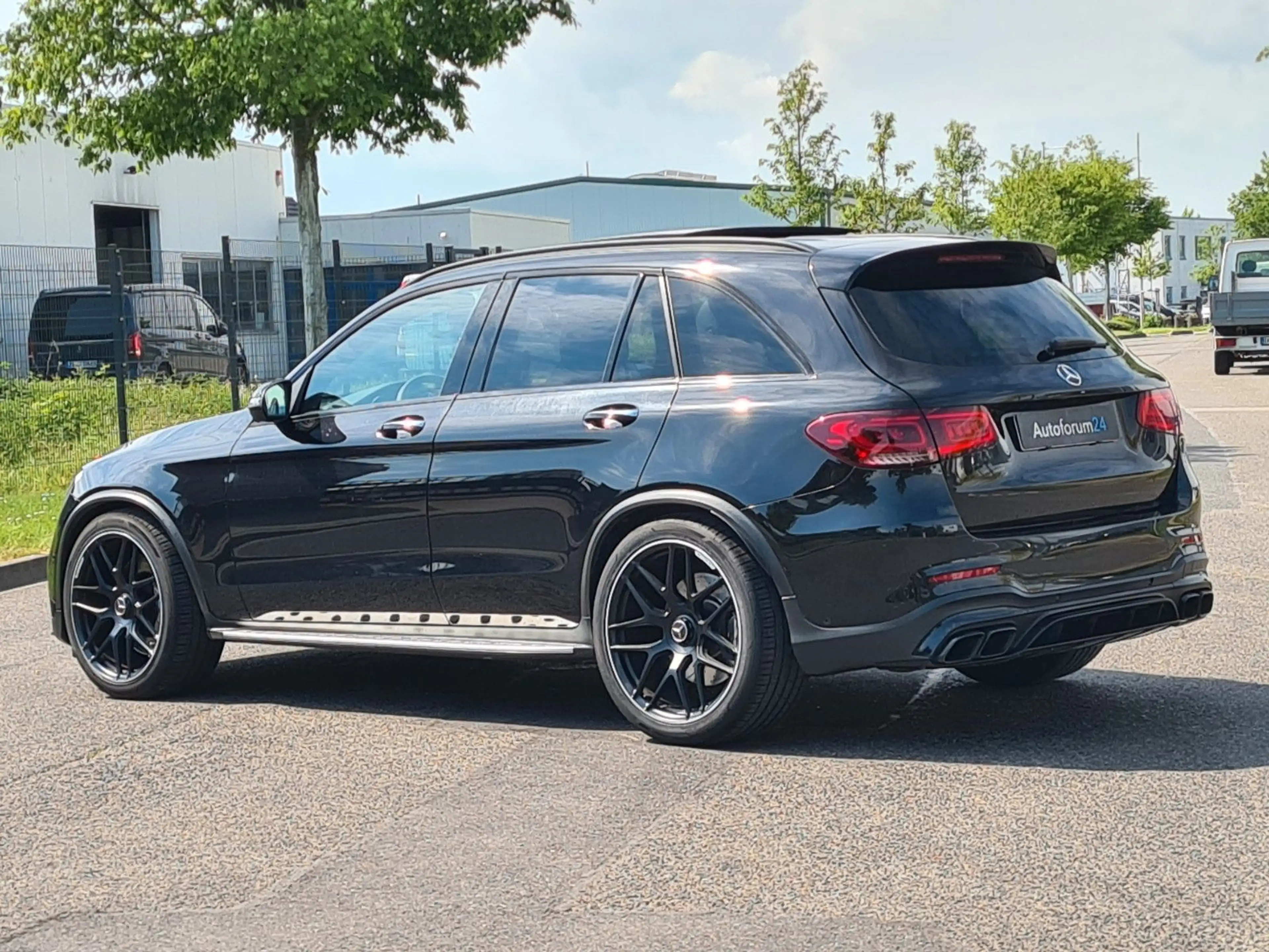 Mercedes-Benz GLC 63 AMG 4Matic*Autom.*Navi*Kamera*Panorama* — photo 3