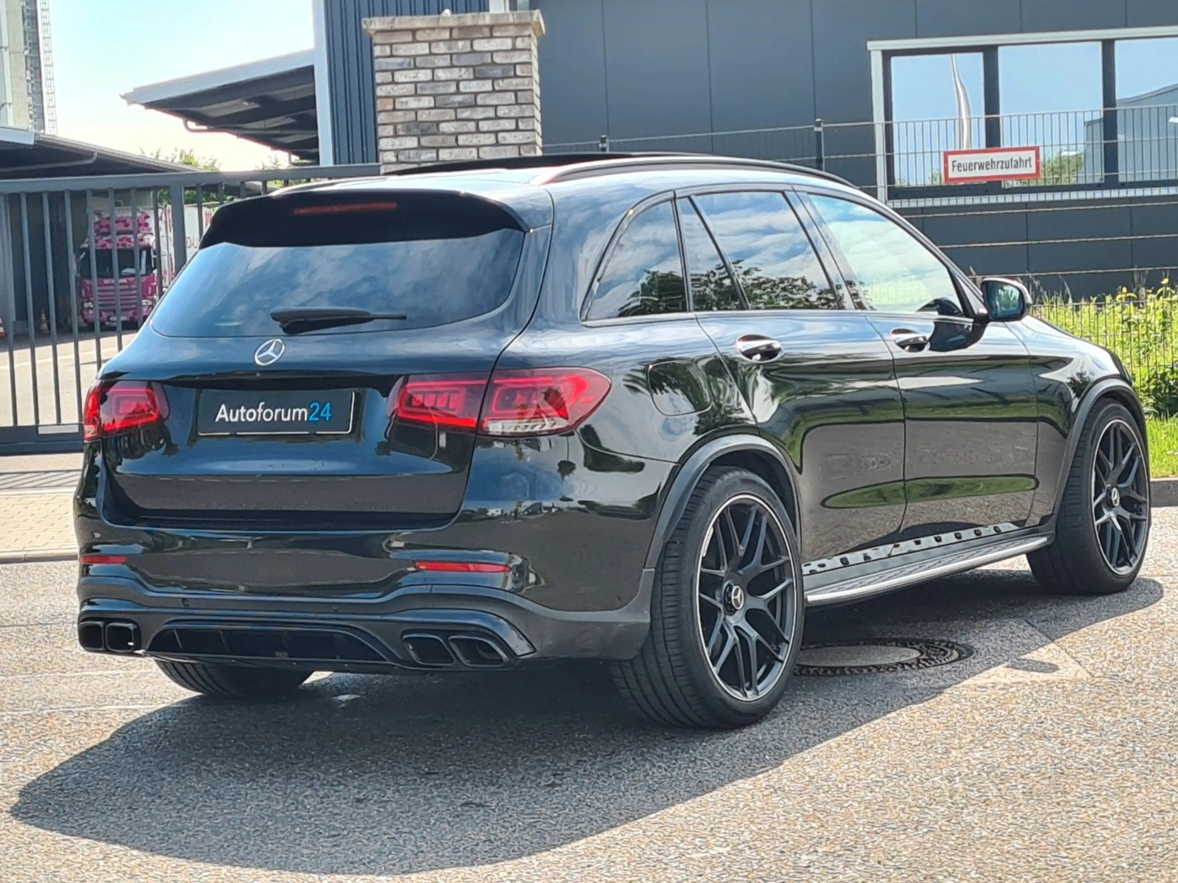 Mercedes-Benz GLC 63 AMG 4Matic*Autom.*Navi*Kamera*Panorama* — photo 5