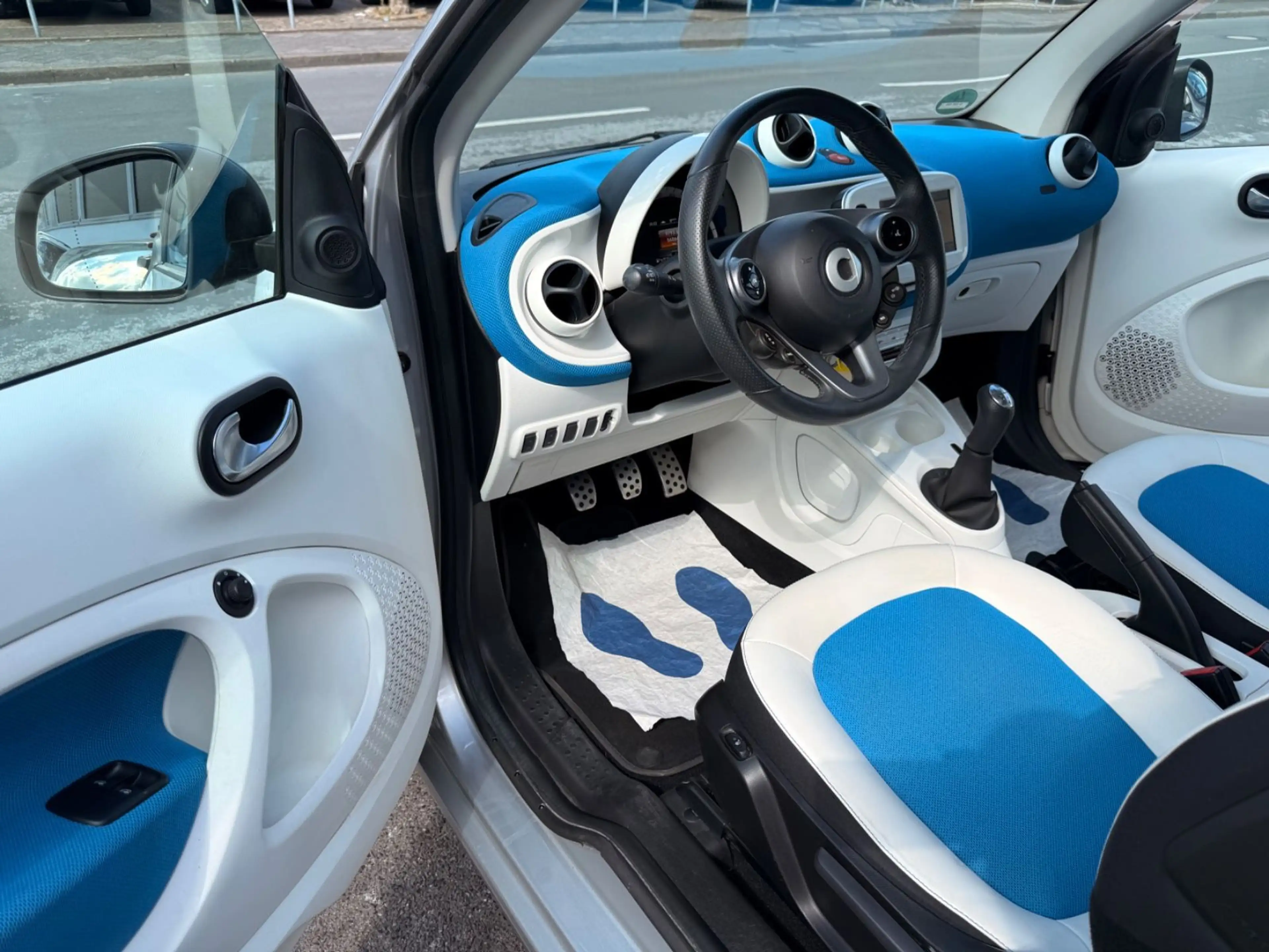 smart forTwo 1.0 2.HD*PANO*LED*NAVI*ALU*TOP ZUSTAND* — photo 8