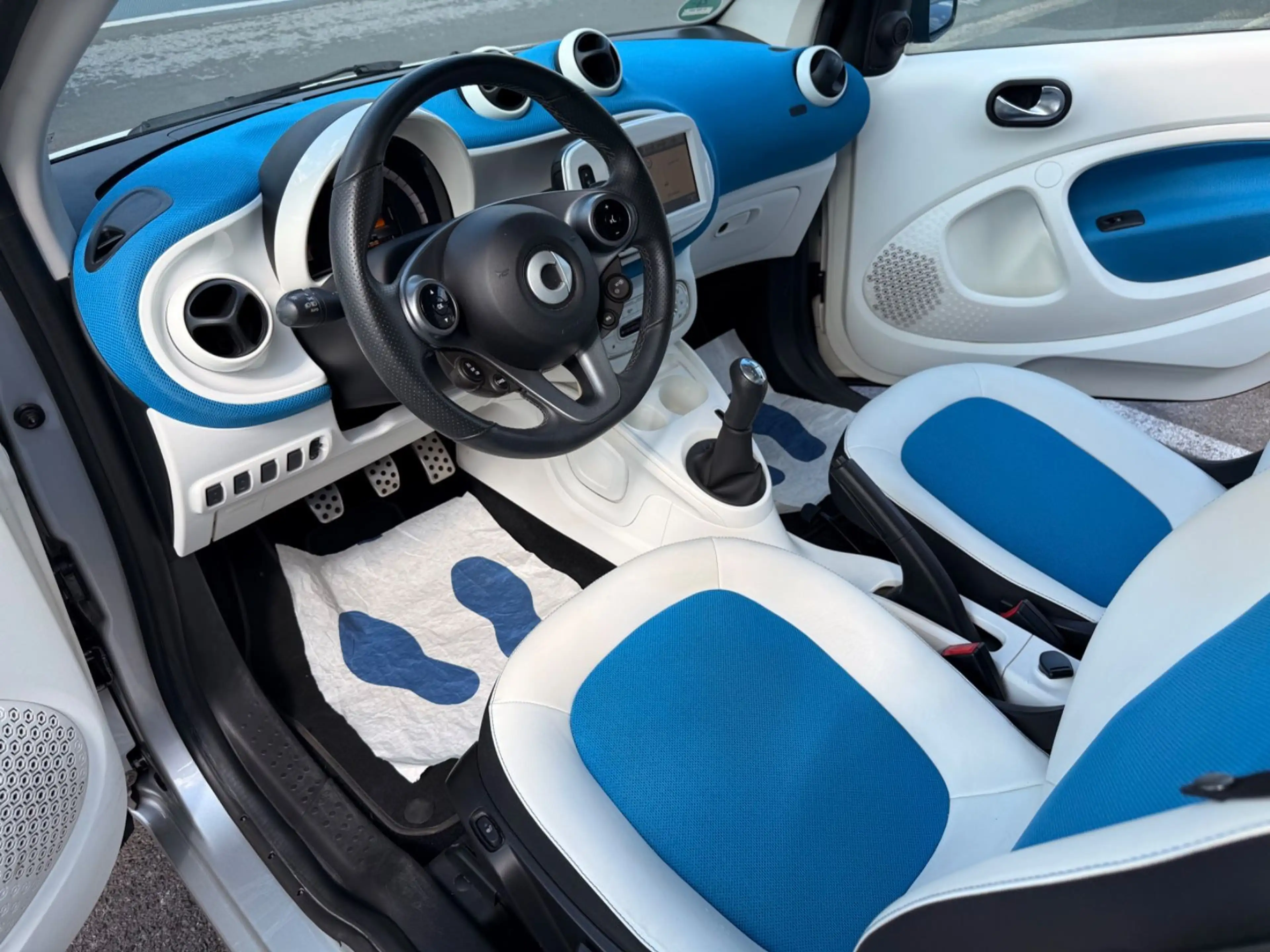 smart forTwo 1.0 2.HD*PANO*LED*NAVI*ALU*TOP ZUSTAND* — photo 7