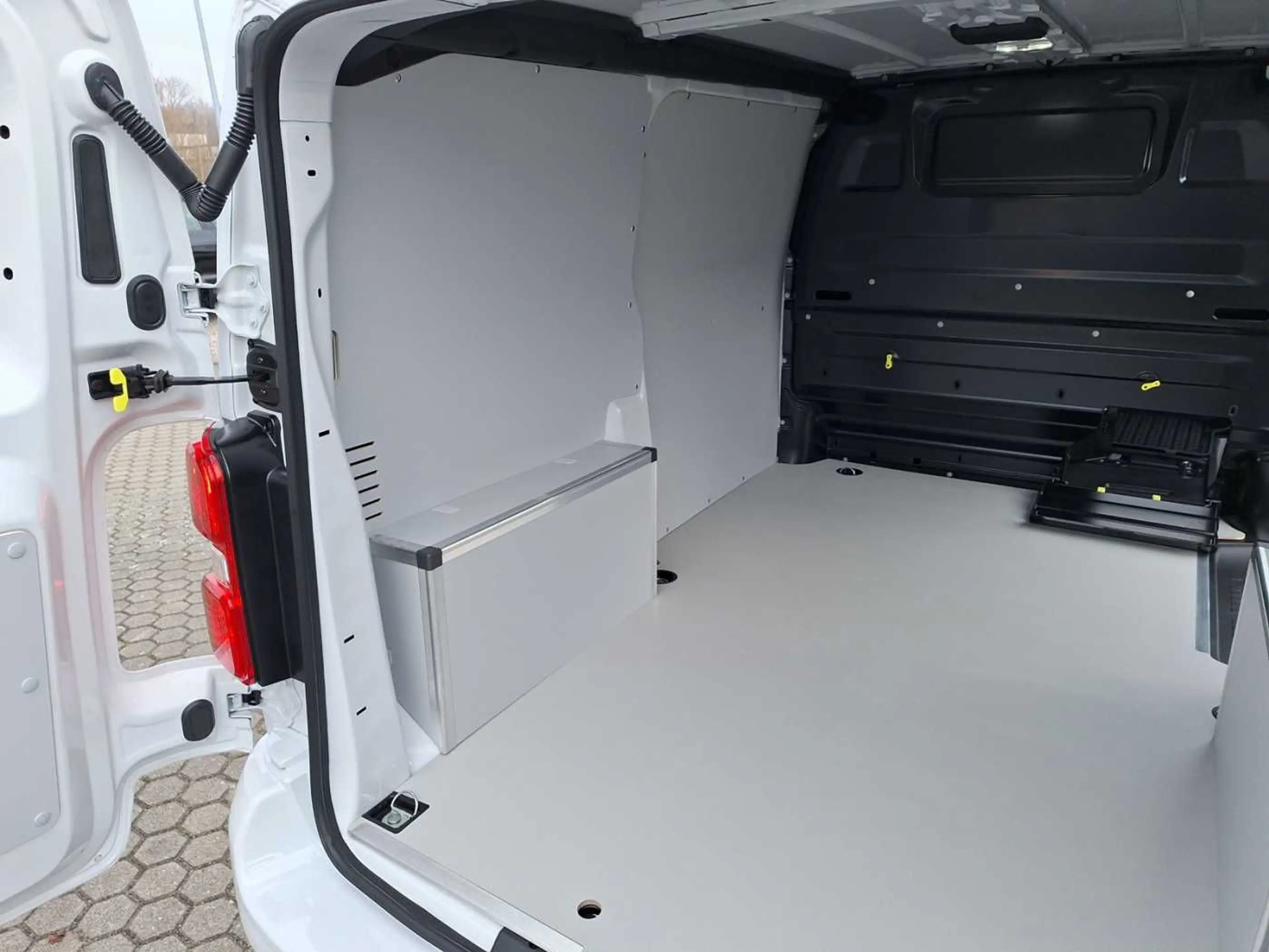 Fiat Scudo L2 M 120 *Connect|Comfort|Look|LED|Winter* — photo 10