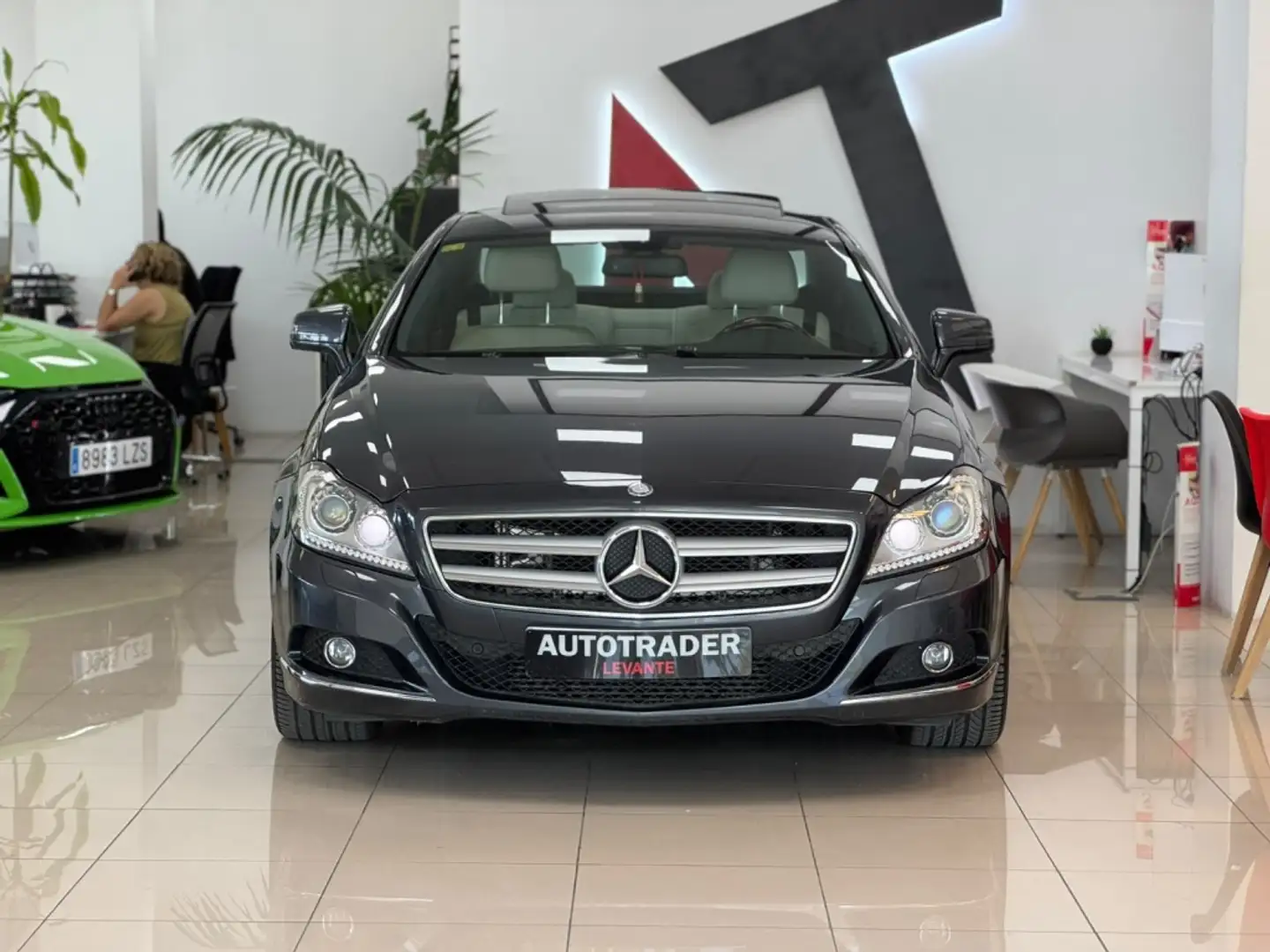 Mercedes-Benz CLS 350 350CDI BE (9.75) Aut. Gris - 2