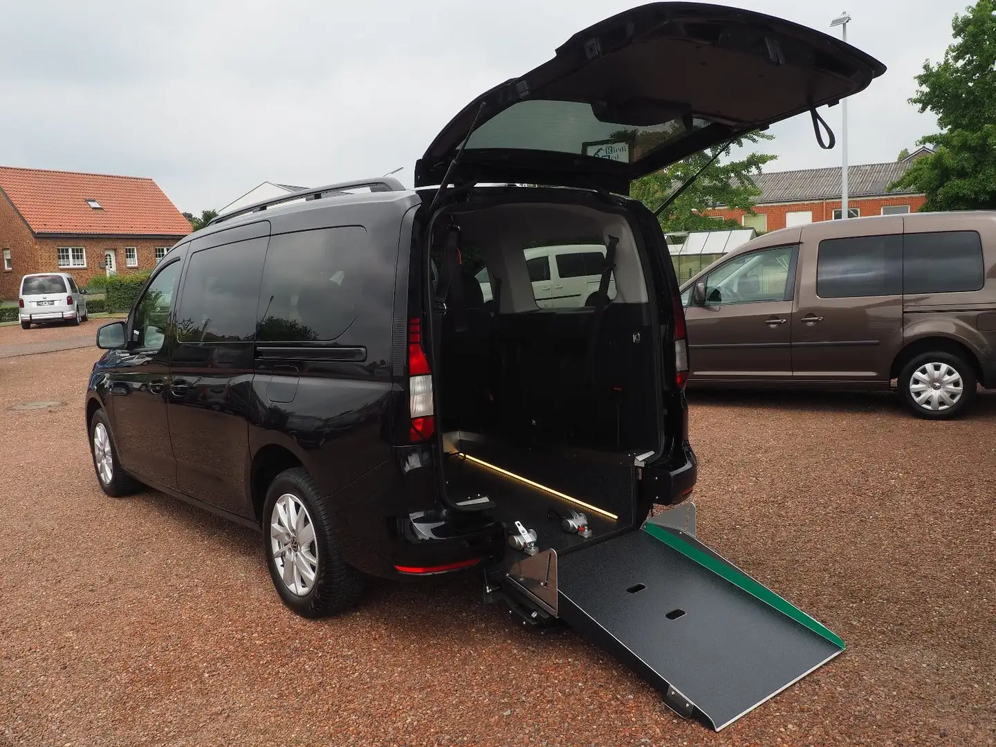 Volkswagen Caddy 5 Life Maxi Automatik Rollstuhlgerecht Schwarz - 1