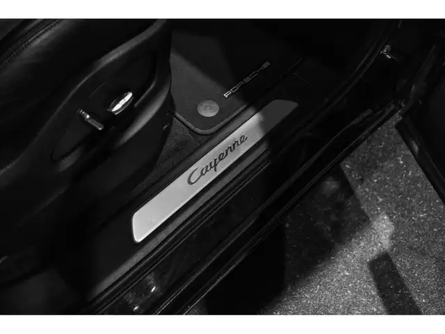 Porsche Cayenne view 29