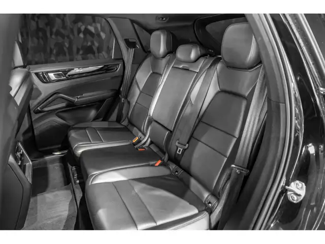 Porsche Cayenne view 11