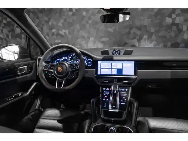 Porsche Cayenne view 14