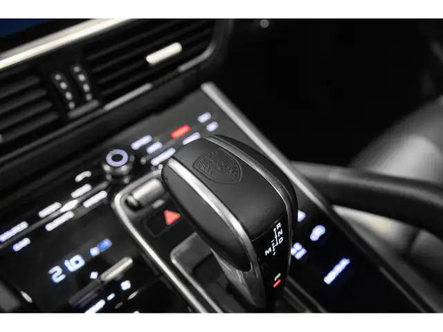 Porsche Cayenne view 23