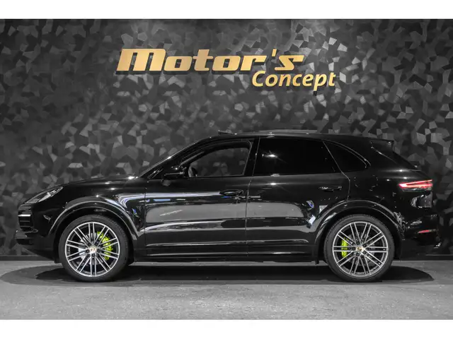 Porsche Cayenne view 2
