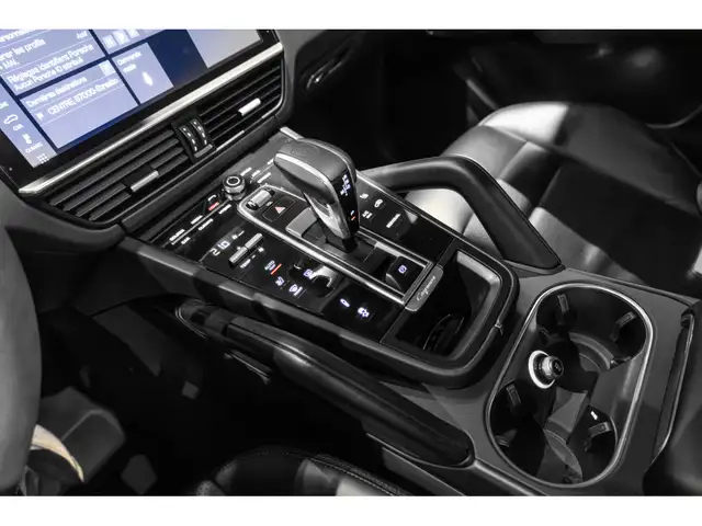 Porsche Cayenne view 12