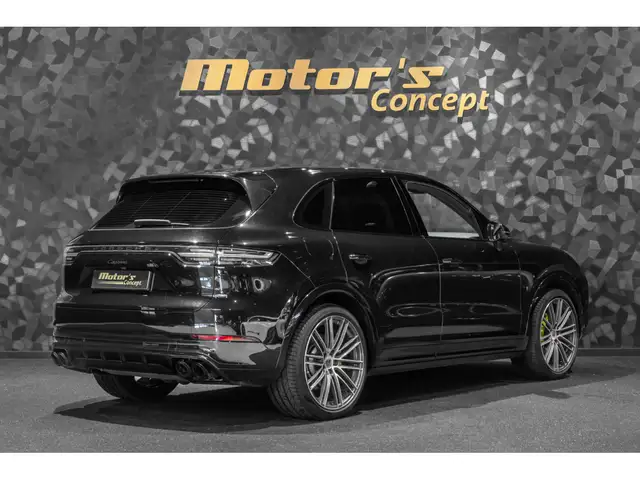 Porsche Cayenne view 3