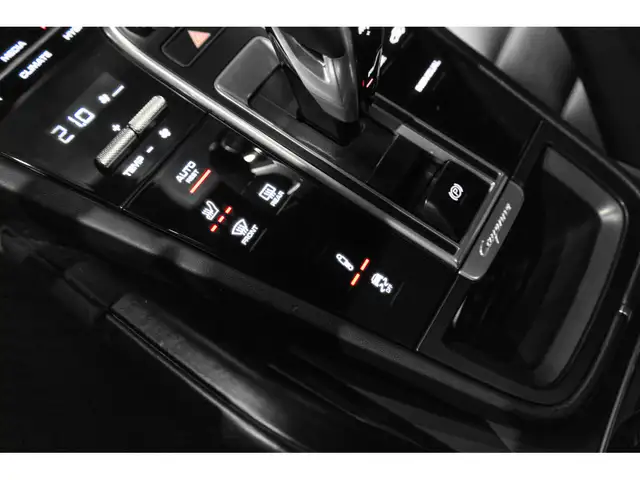 Porsche Cayenne view 21