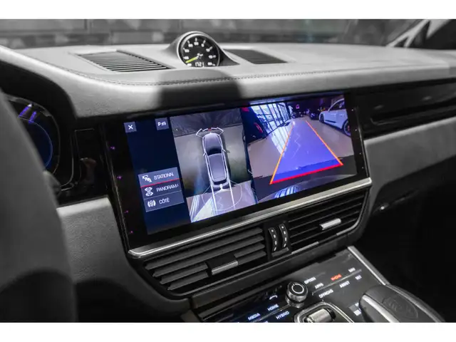 Porsche Cayenne view 16