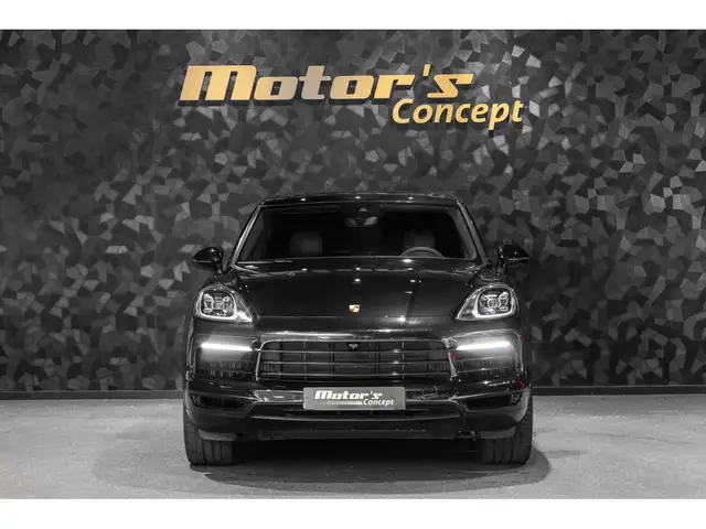 Porsche Cayenne view 4