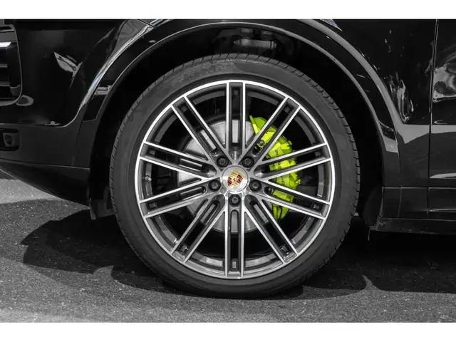 Porsche Cayenne view 8