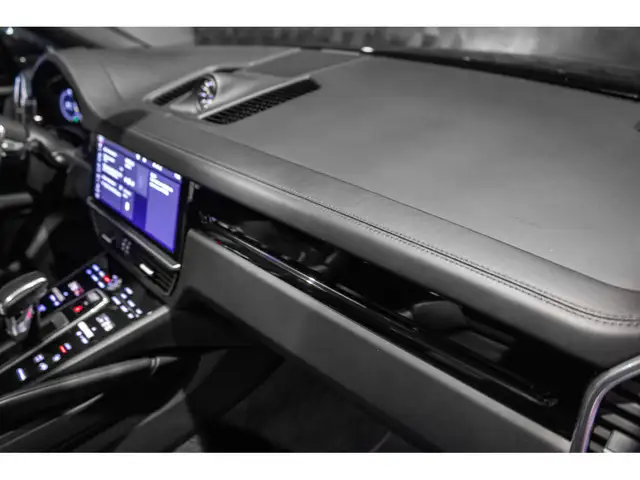 Porsche Cayenne view 27