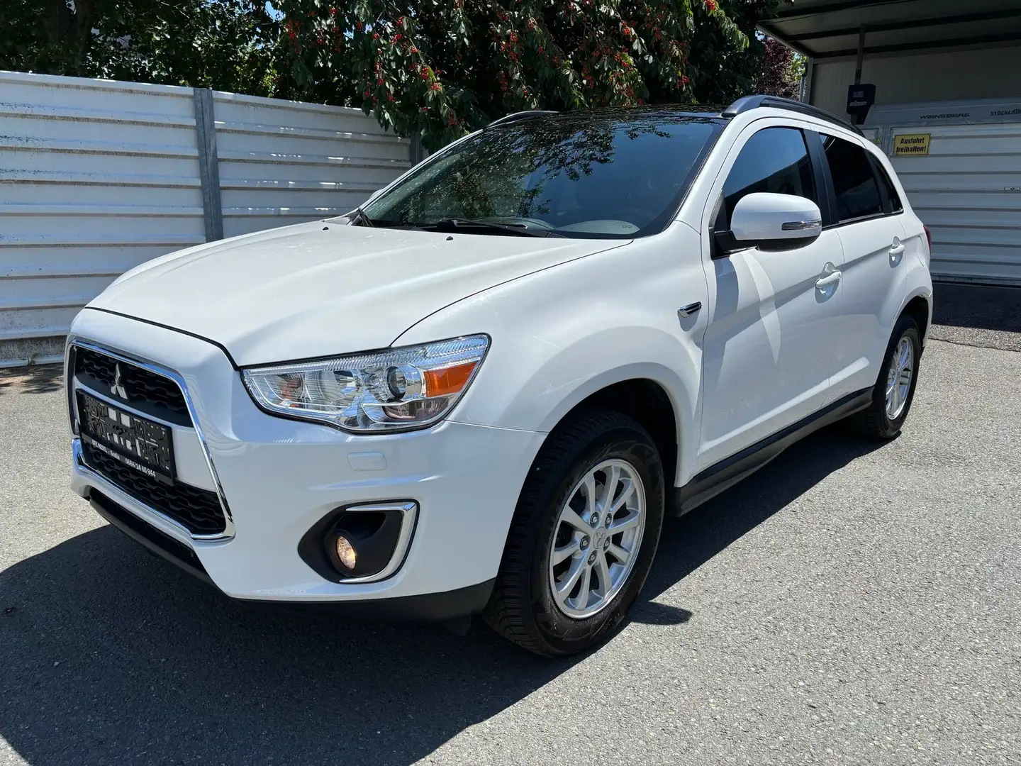 Mitsubishi ASX 2,2 DI-D AT 4WD Intense+ -- Xenon - Glasdach -- Weiß - 1
