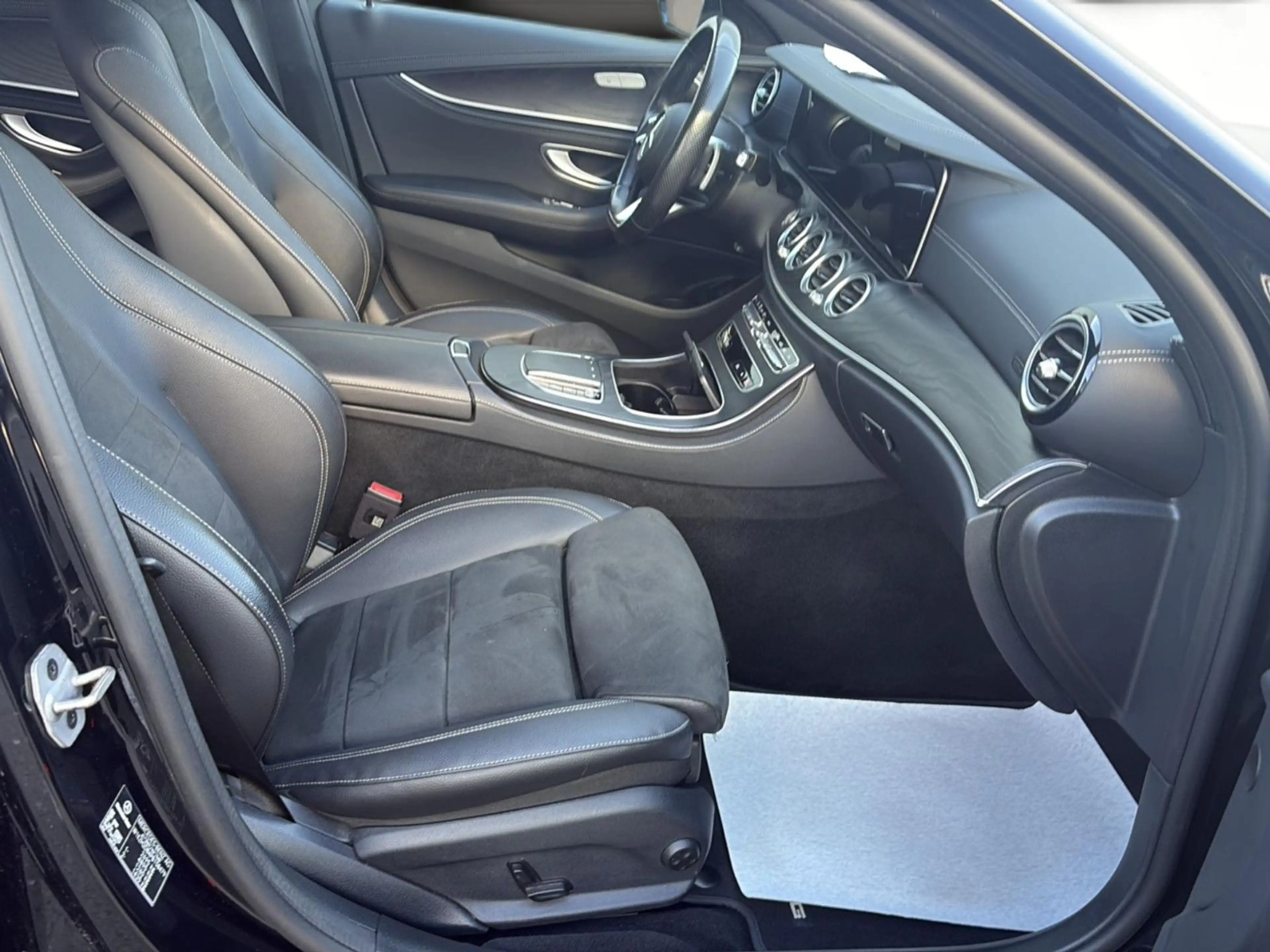 Mercedes-Benz E 400 d AMG 2x 4Matic AHK*Pano*Kamera*20*Night — photo 13