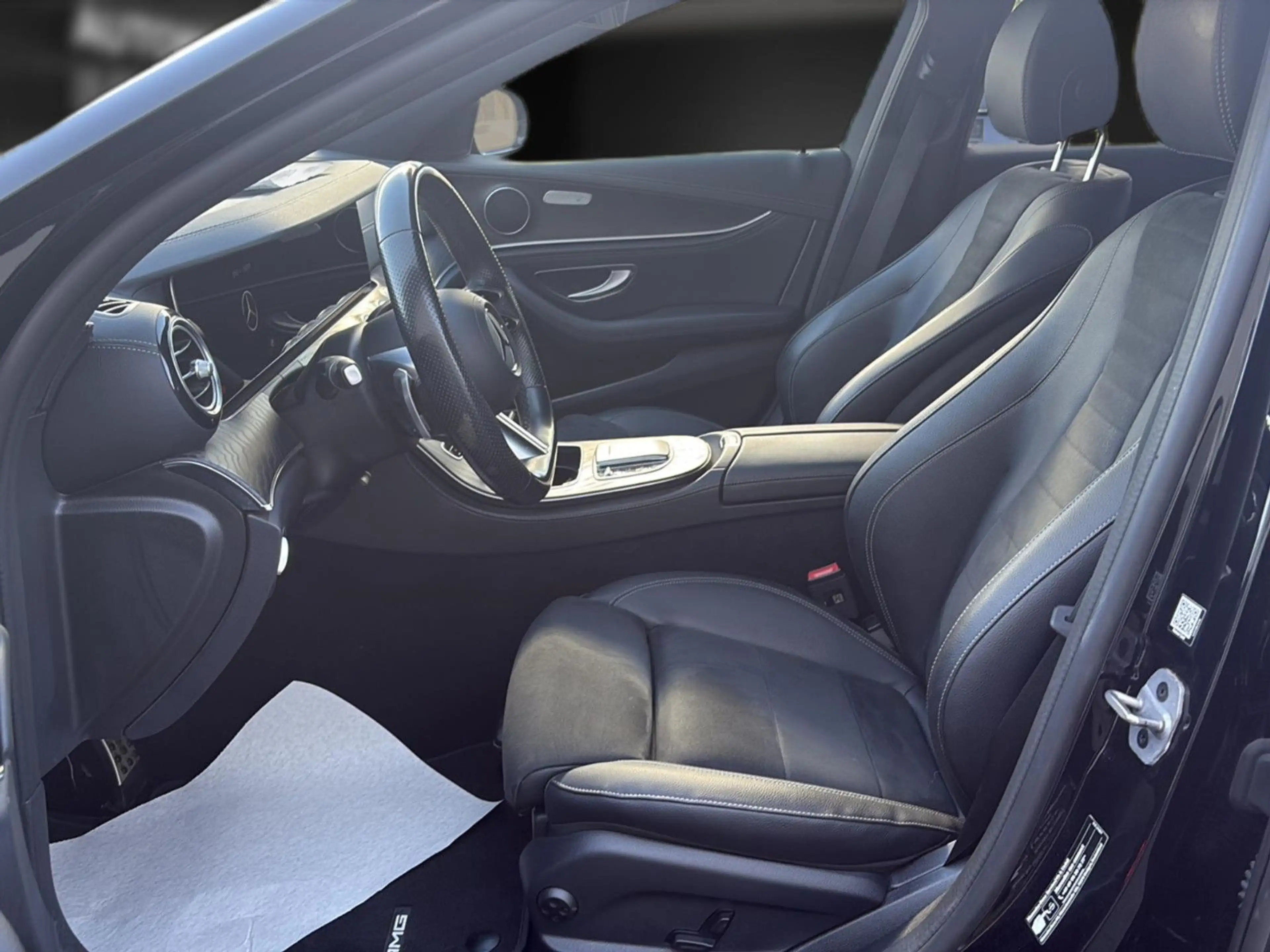 Mercedes-Benz E 400 d AMG 2x 4Matic AHK*Pano*Kamera*20*Night — photo 14