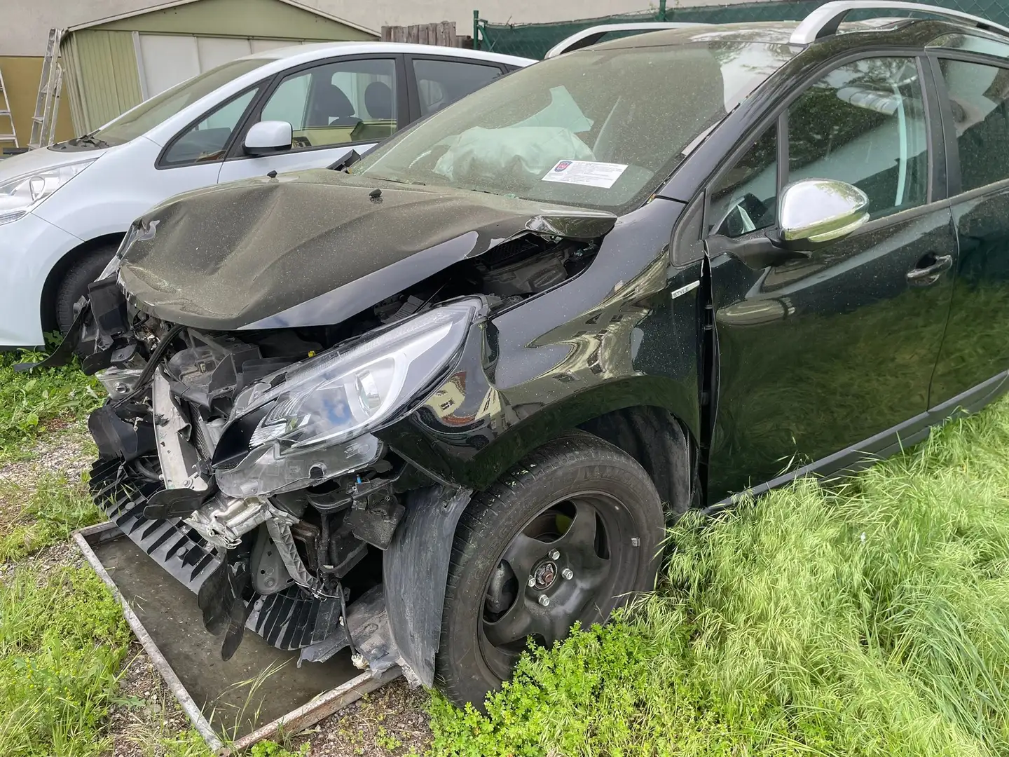 Peugeot 2008 2008 1,6 BHDI S Schwarz - 1