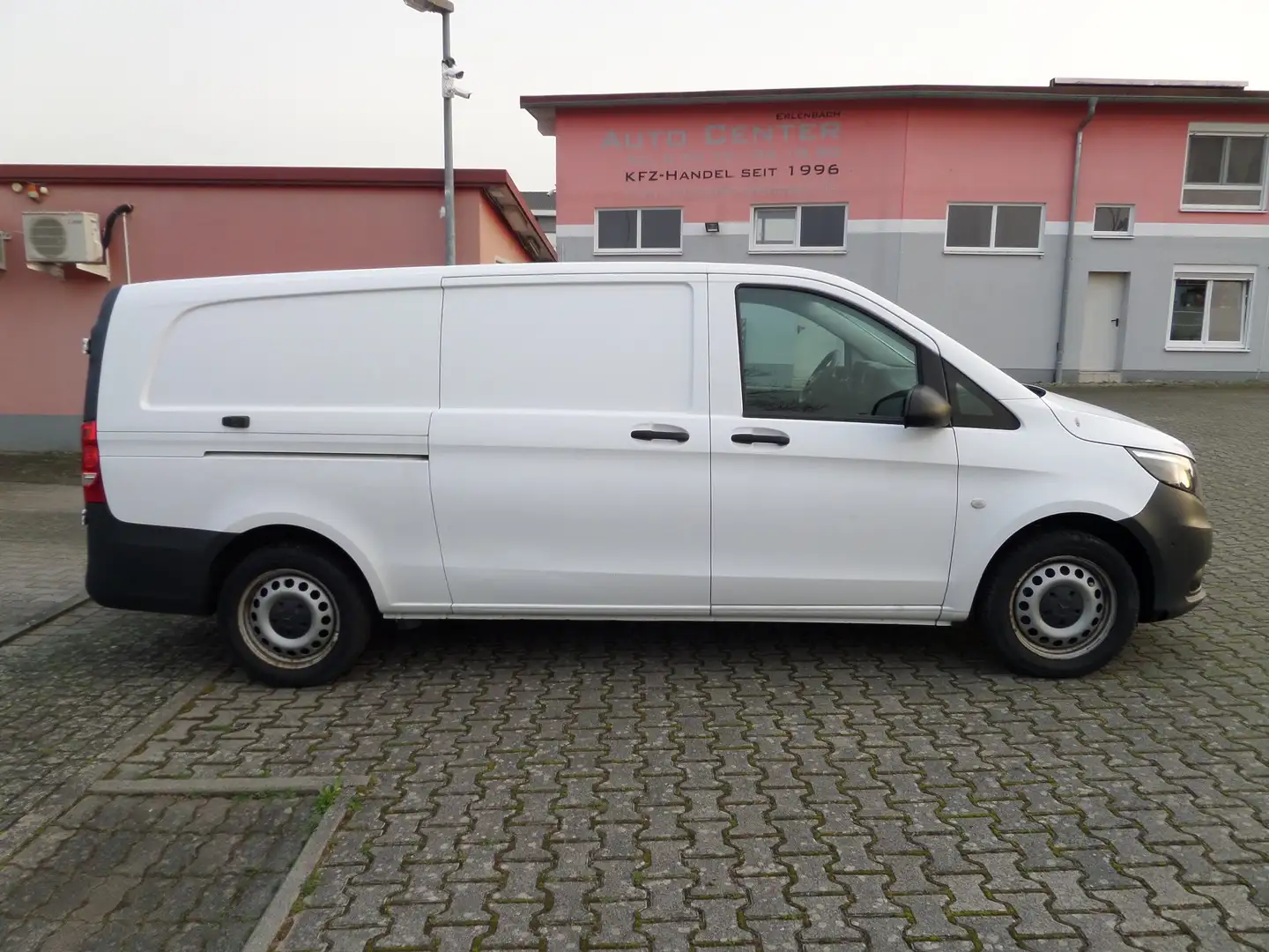Mercedes-Benz Vito 116 cdi 4x4 Extralang+Sortimo+Automatik+AHK+Standh Weiß - 1