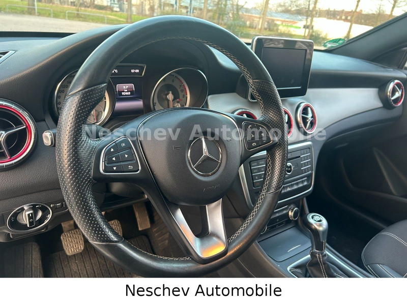 Mercedes-Benz CLA 180 Urban Coupe Leder/PTS/18"/2.Hd. 1A Zust. — photo 13