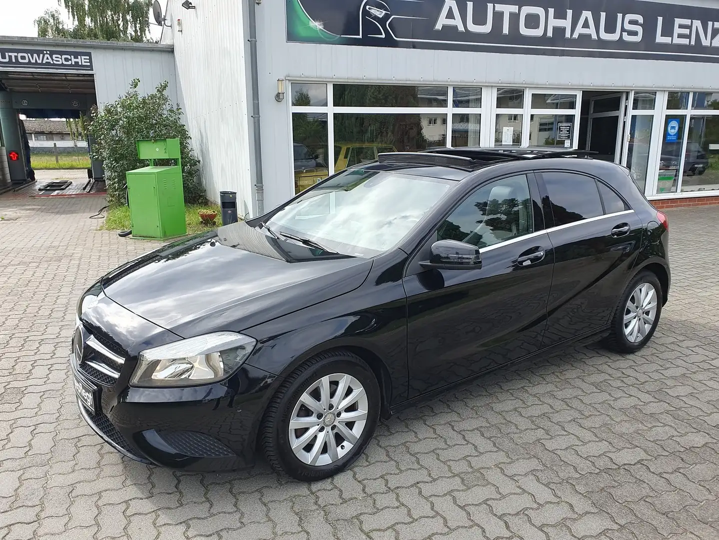 Mercedes-Benz A 180 A-Klasse Automatik Style Pano Navi Mod.14 Schwarz - 2