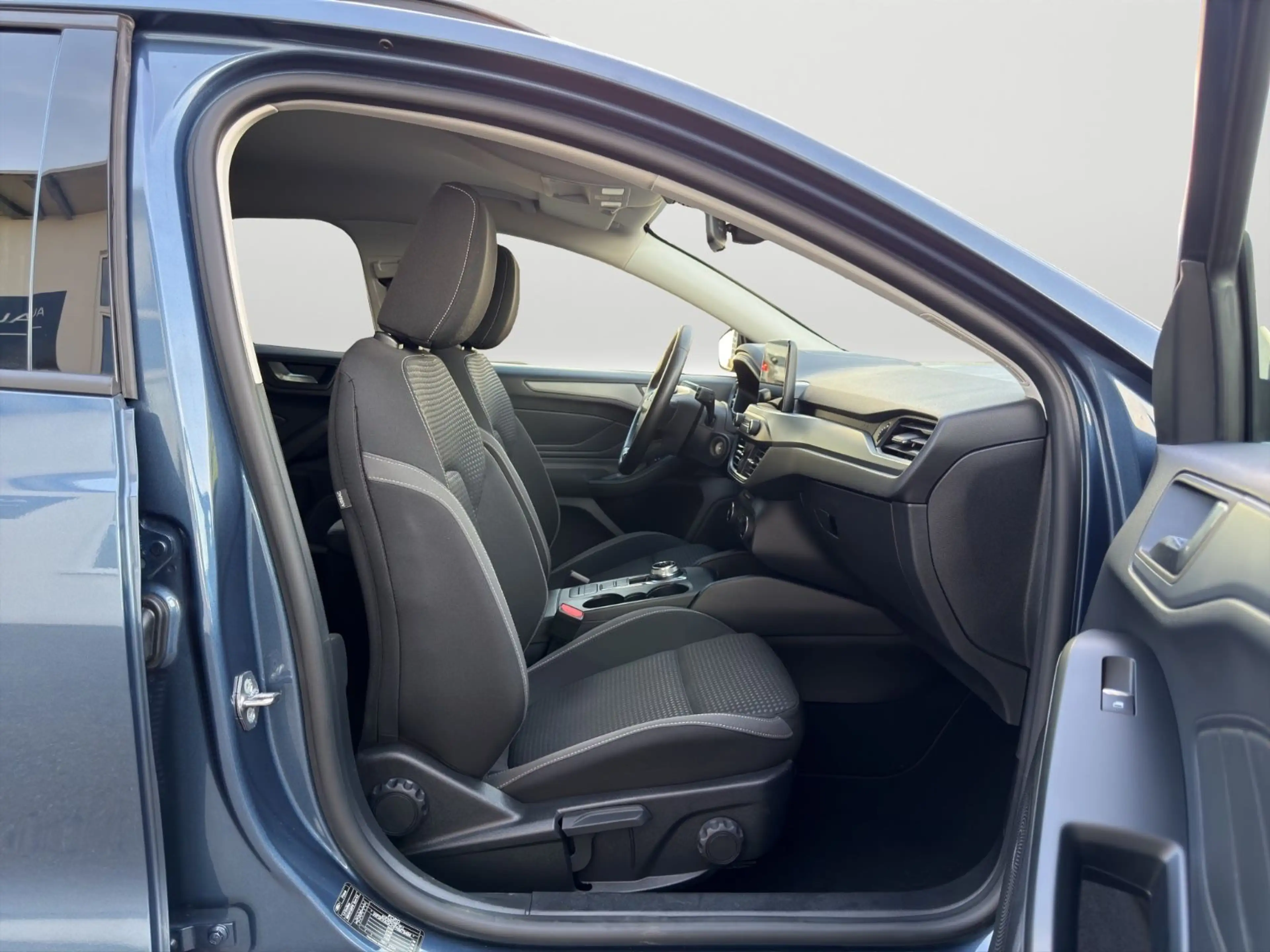 Ford Focus Turnier C&C*AUTOMATIK*LED*CARPLAY*WINTER* — photo 13