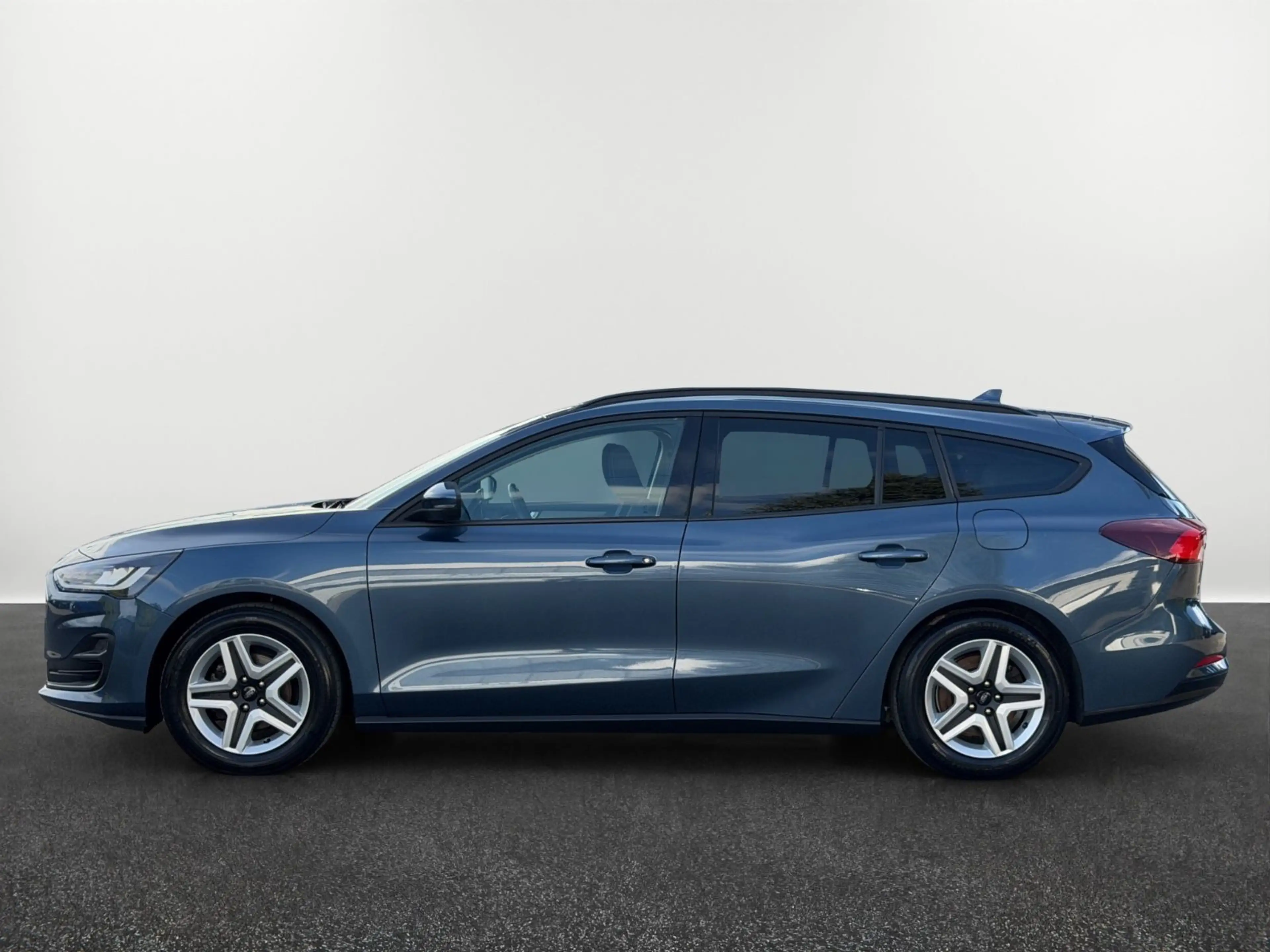 Ford Focus Turnier C&C*AUTOMATIK*LED*CARPLAY*WINTER* — photo 2