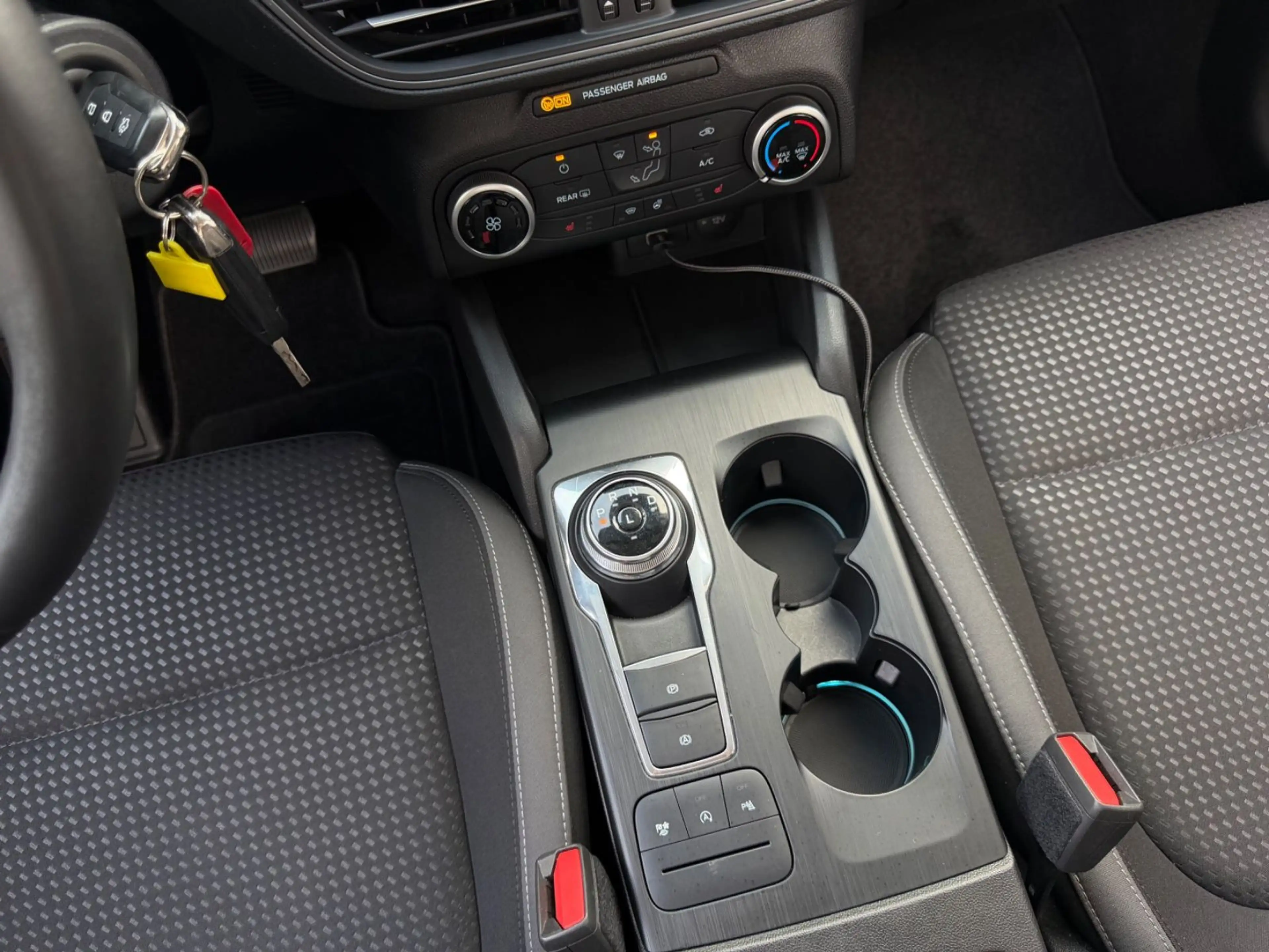 Ford Focus Turnier C&C*AUTOMATIK*LED*CARPLAY*WINTER* — photo 12