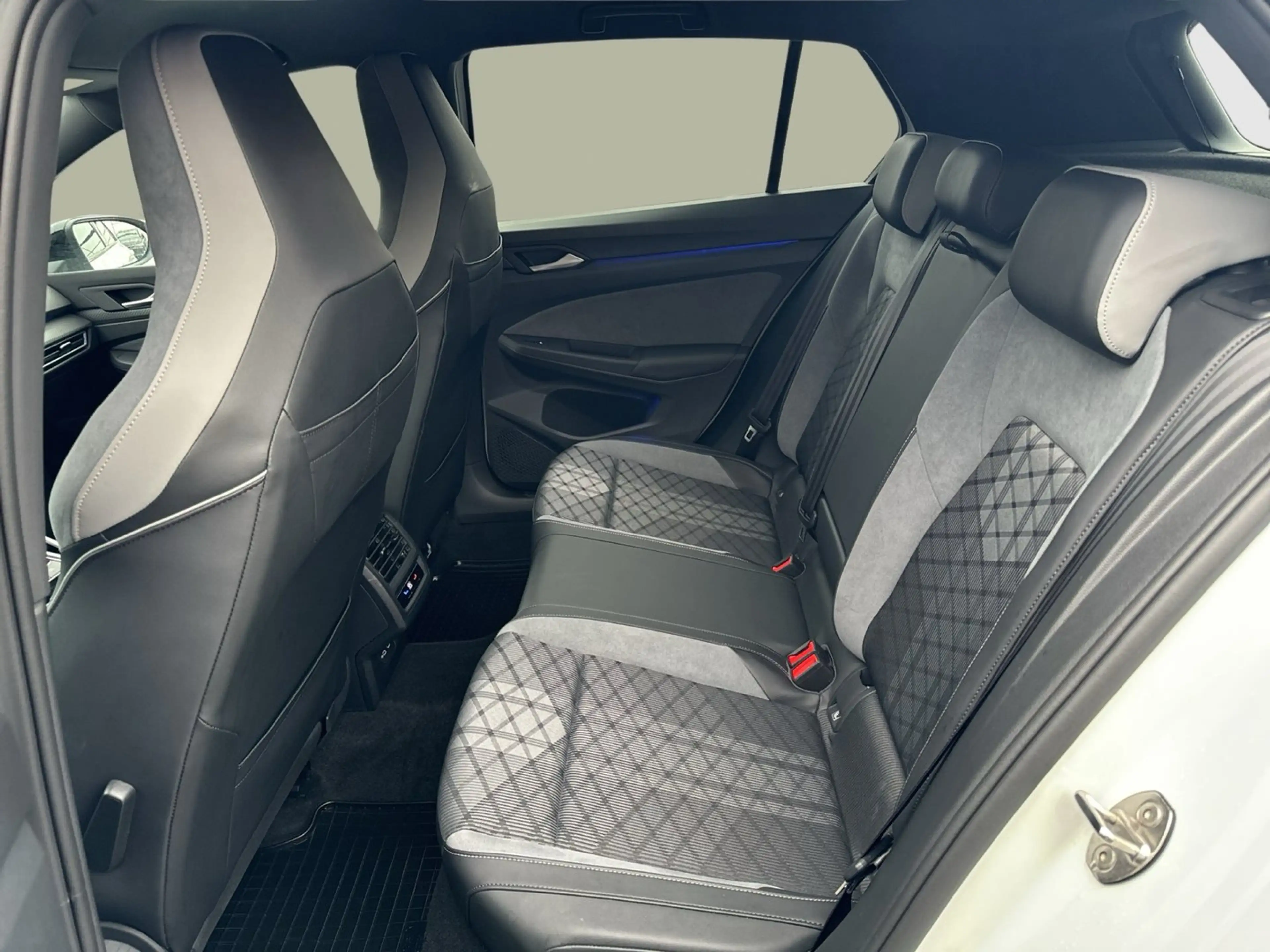 Volkswagen Golf R R-Line TSI — photo 14