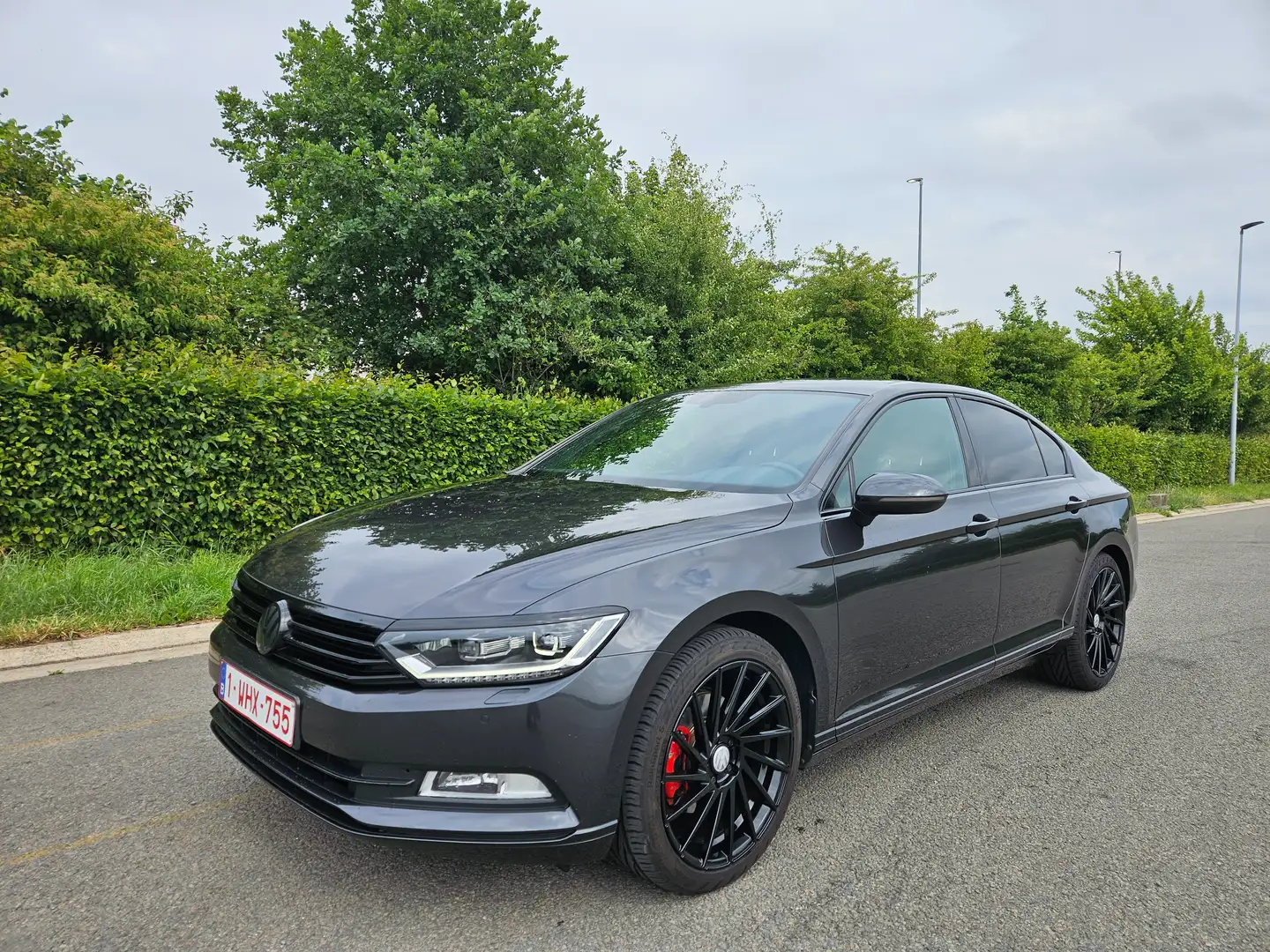 Volkswagen Passat Passat 2.0 TDi SCR Comfortline Bus. DSG (EU6.2) Grijs - 1