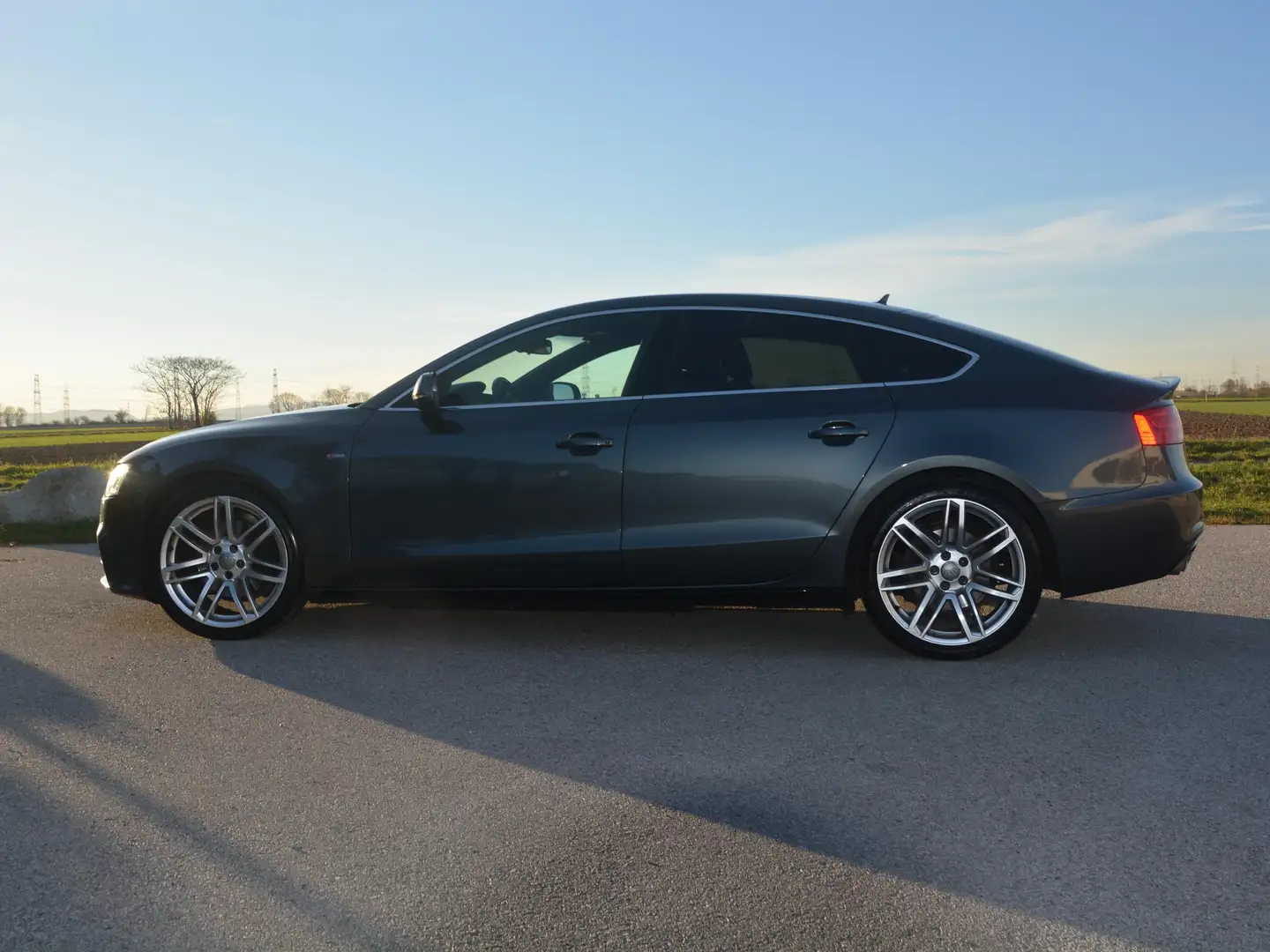 Audi A5 A5 SB 2,0 TDI quattro S-tronic 3x S-LINE Grau - 2