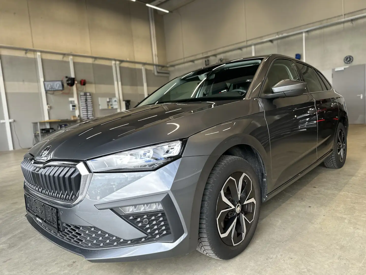 Skoda Scala 1,0TSI DSG Selection AHK el.Heckklappe Grau - 1