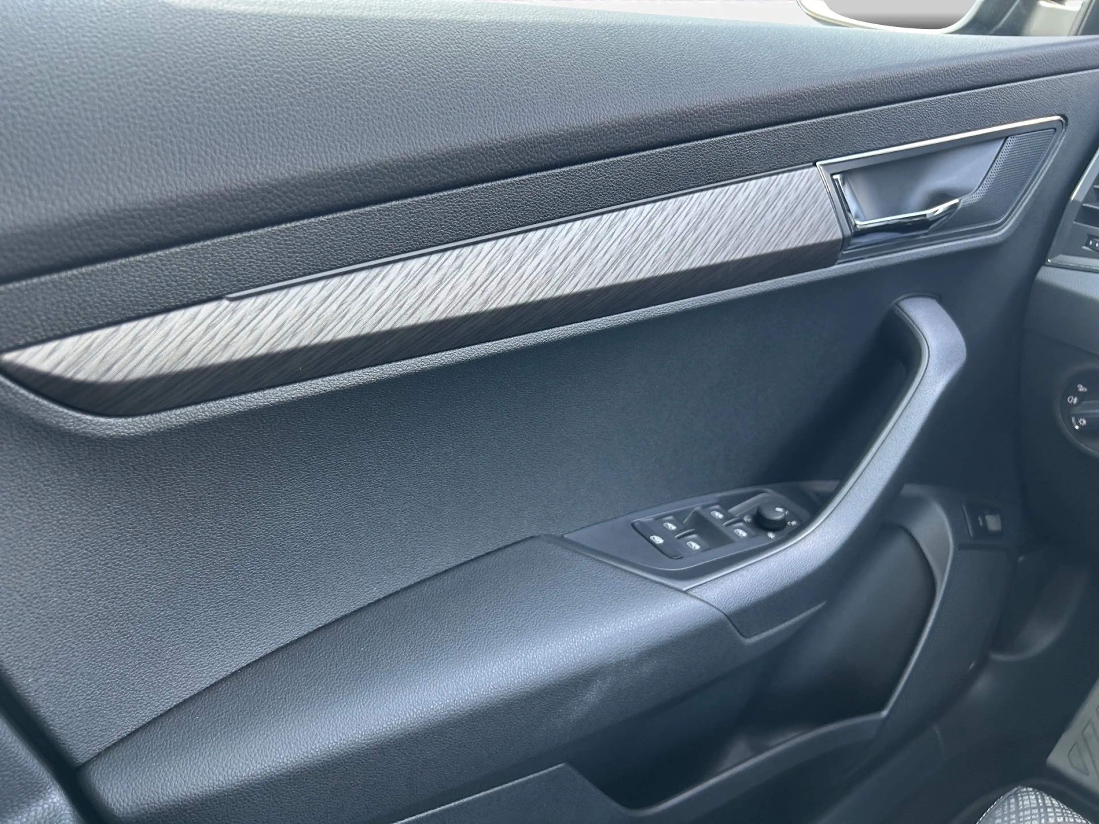 Skoda Karoq 1.5 TSI DSG TOUR | AHK | NAVI | PANO | LED — photo 10