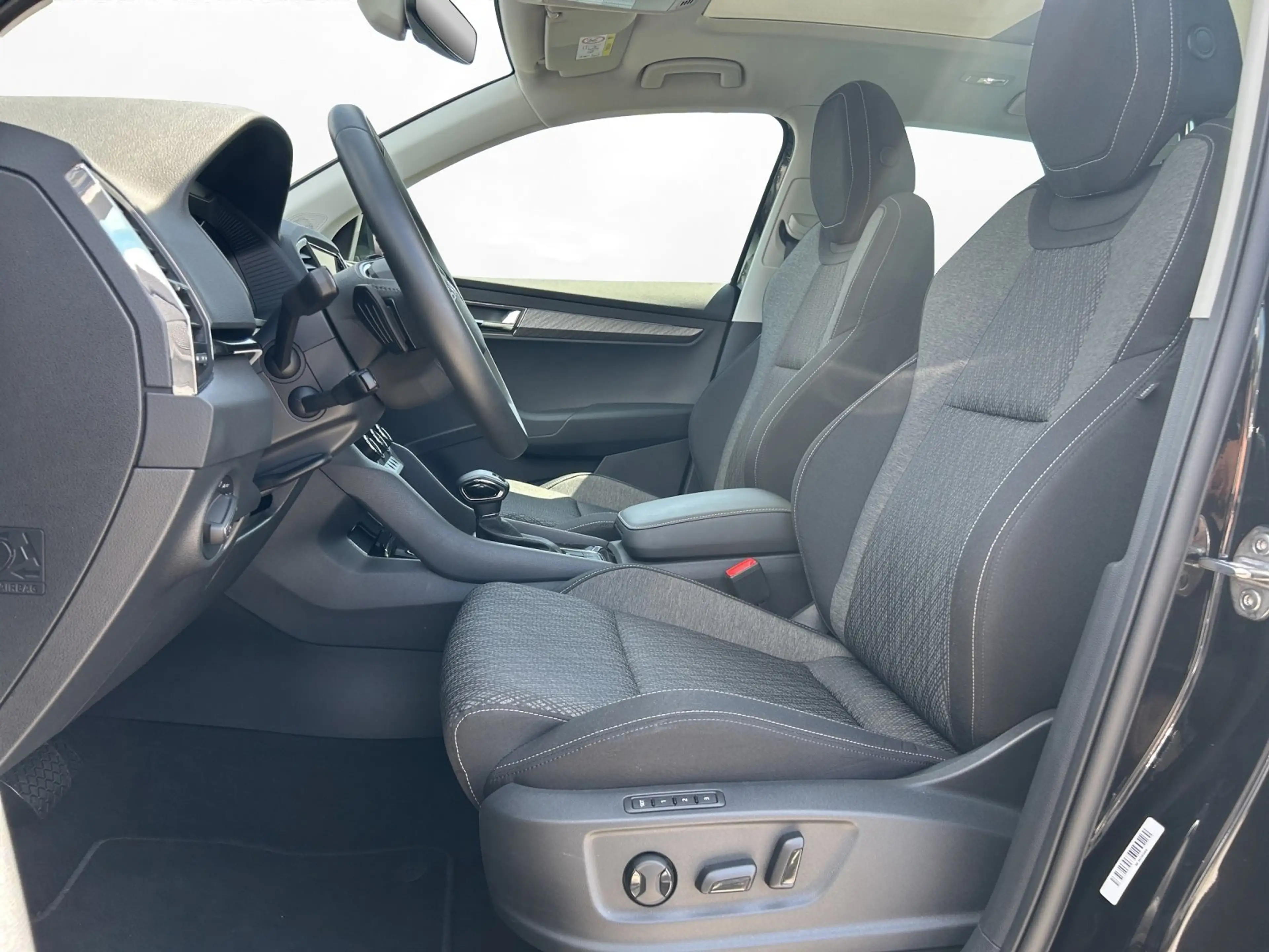 Skoda Karoq 1.5 TSI DSG TOUR | AHK | NAVI | PANO | LED — photo 8